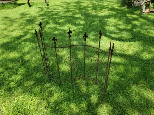 9 finial Curved Fence decorative plants  