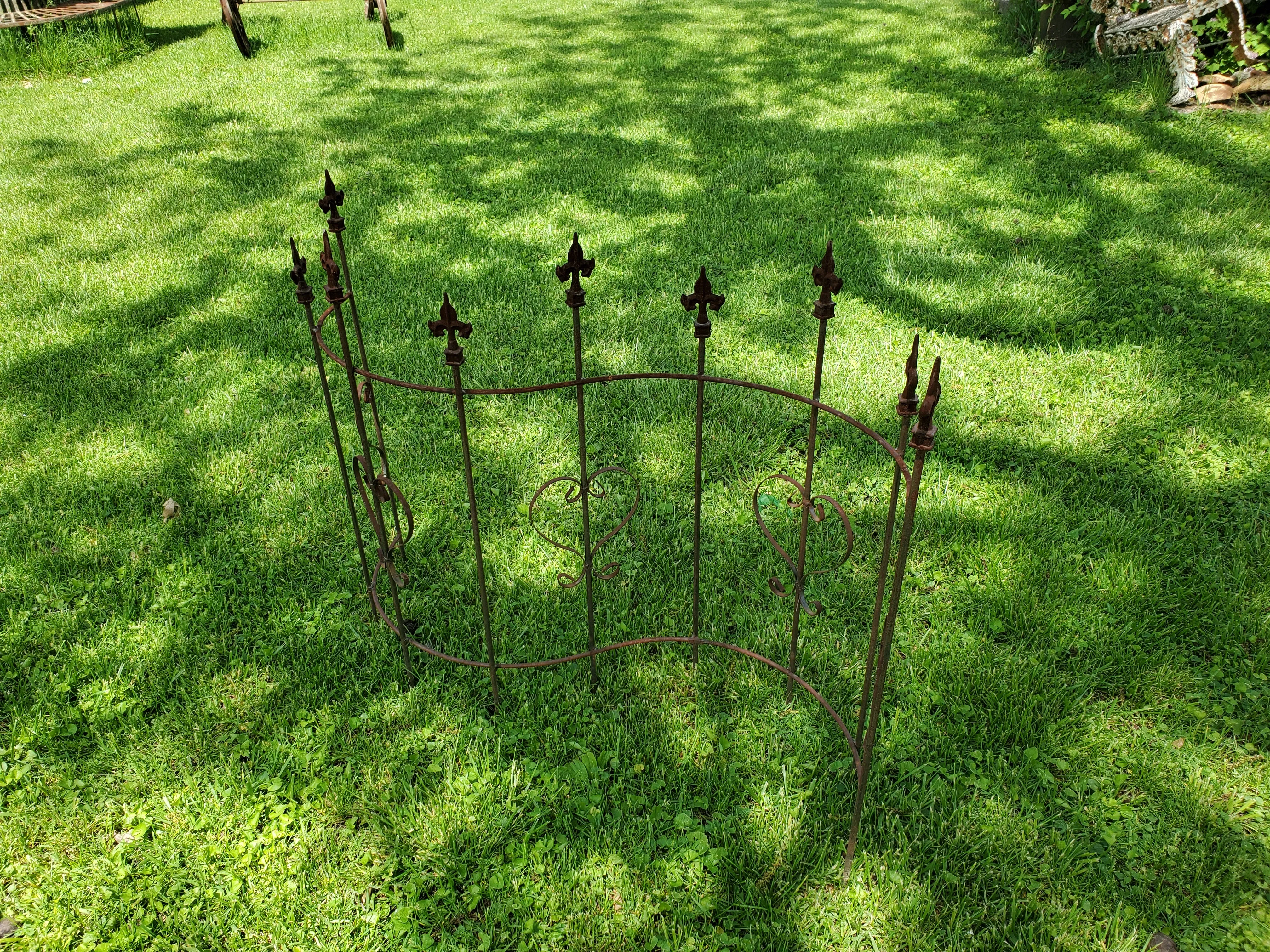 9 finial Curved Fence decorative plants  