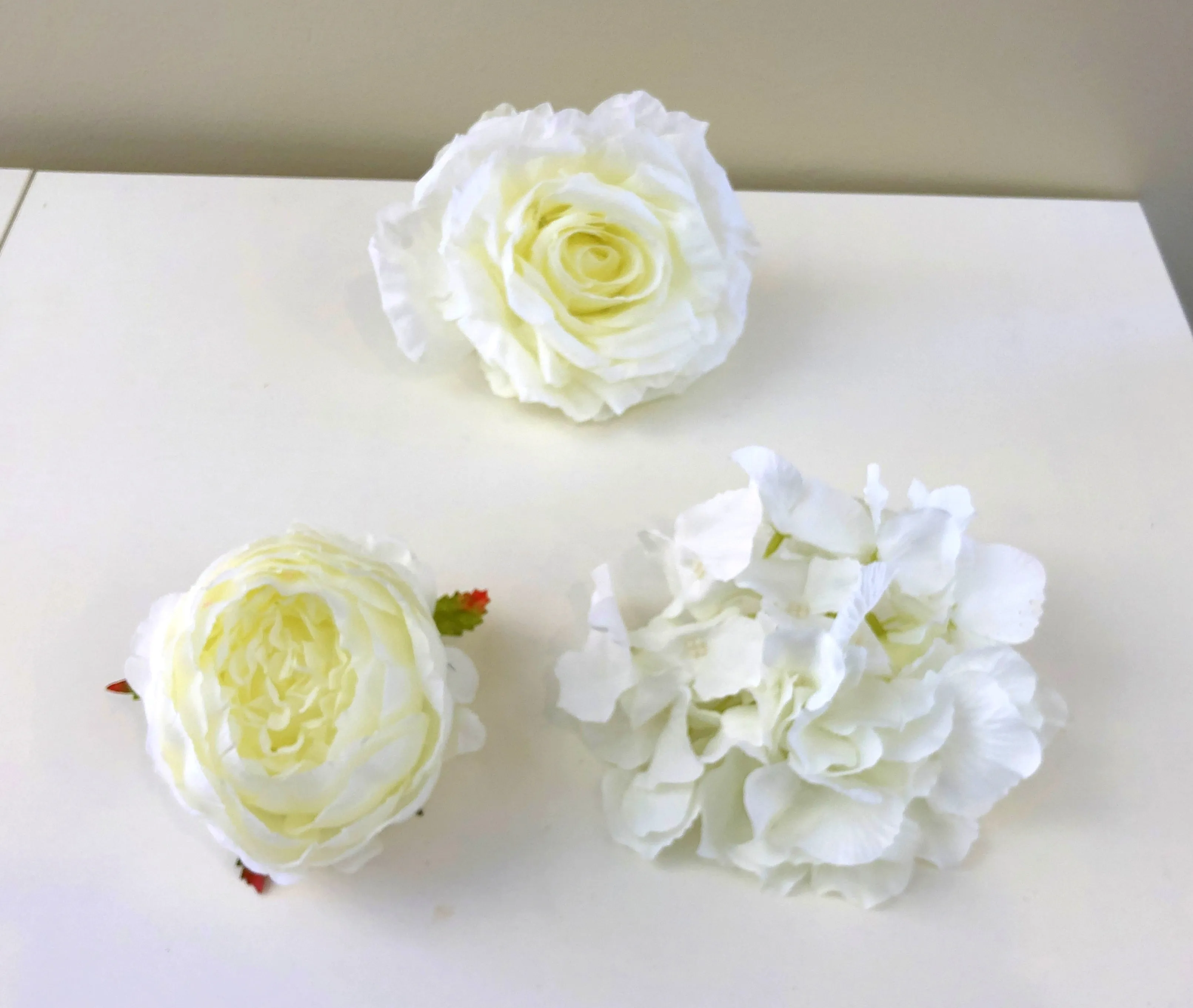 ACC0078 Premium Single Flower Head - White (Large Size)