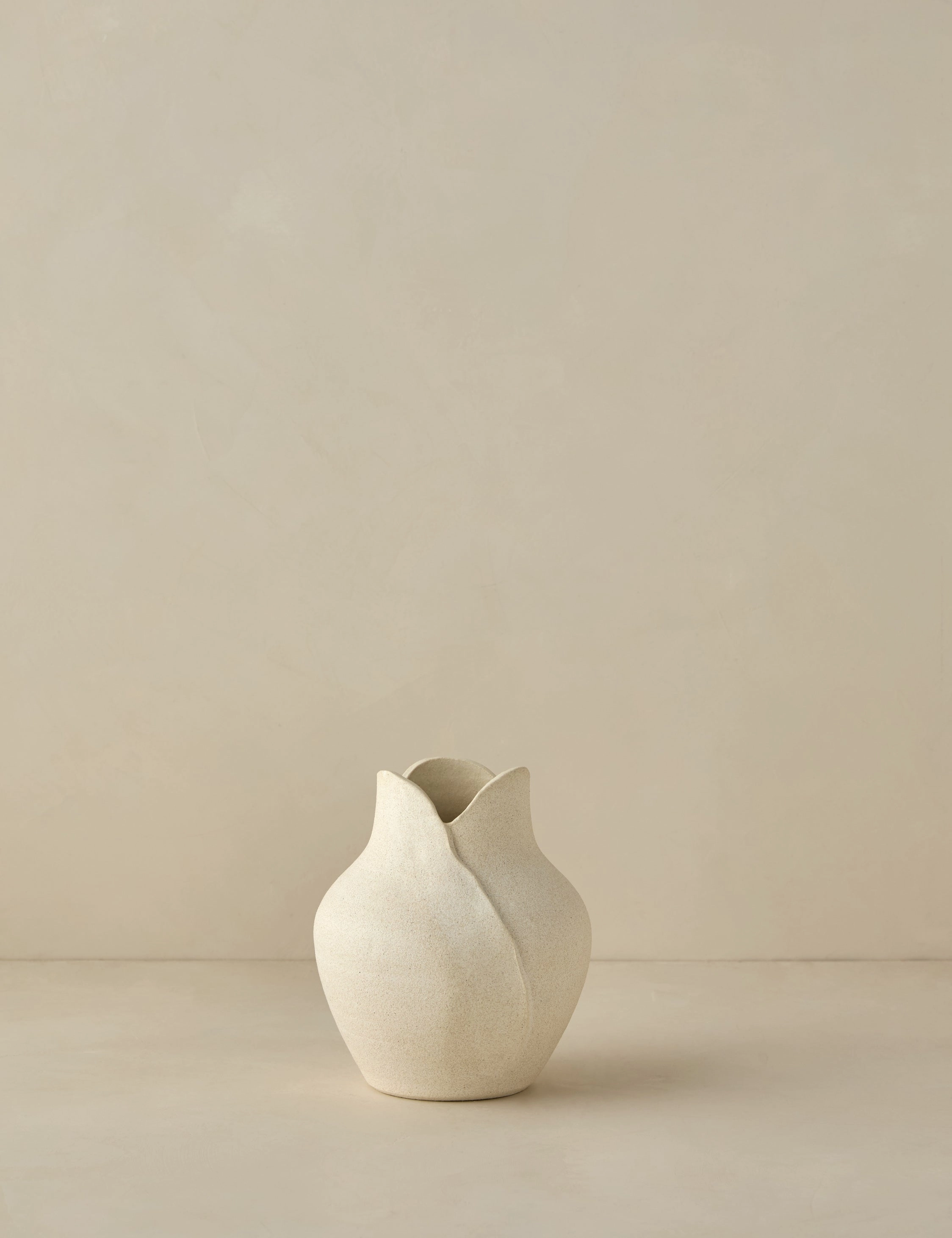 Amelia Vase by dum?