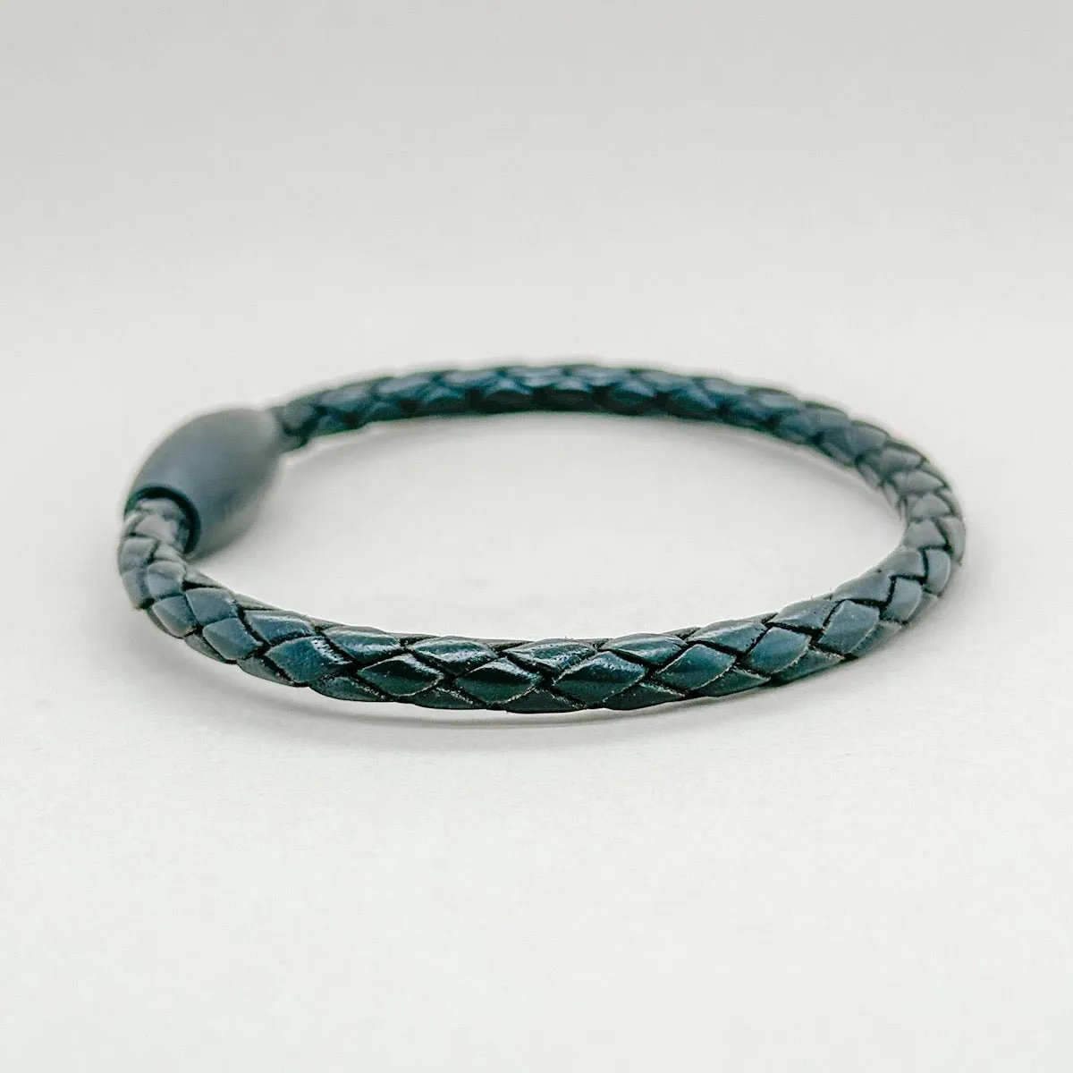 Black Leather & Carbon Fiber Men??s Bracelet