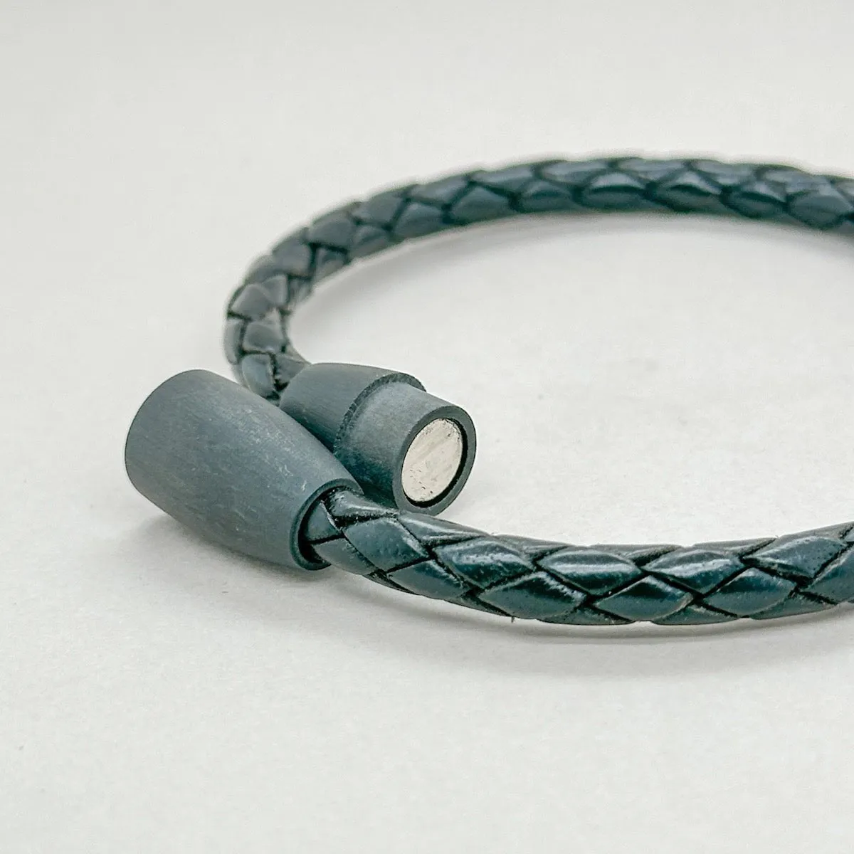 Black Leather & Carbon Fiber Men??s Bracelet