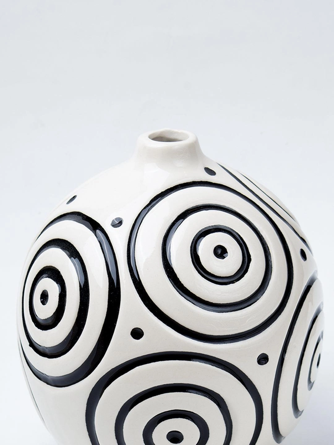 Black & White Ceramic Round Vase - Cuircular Pattern, Flower Holder