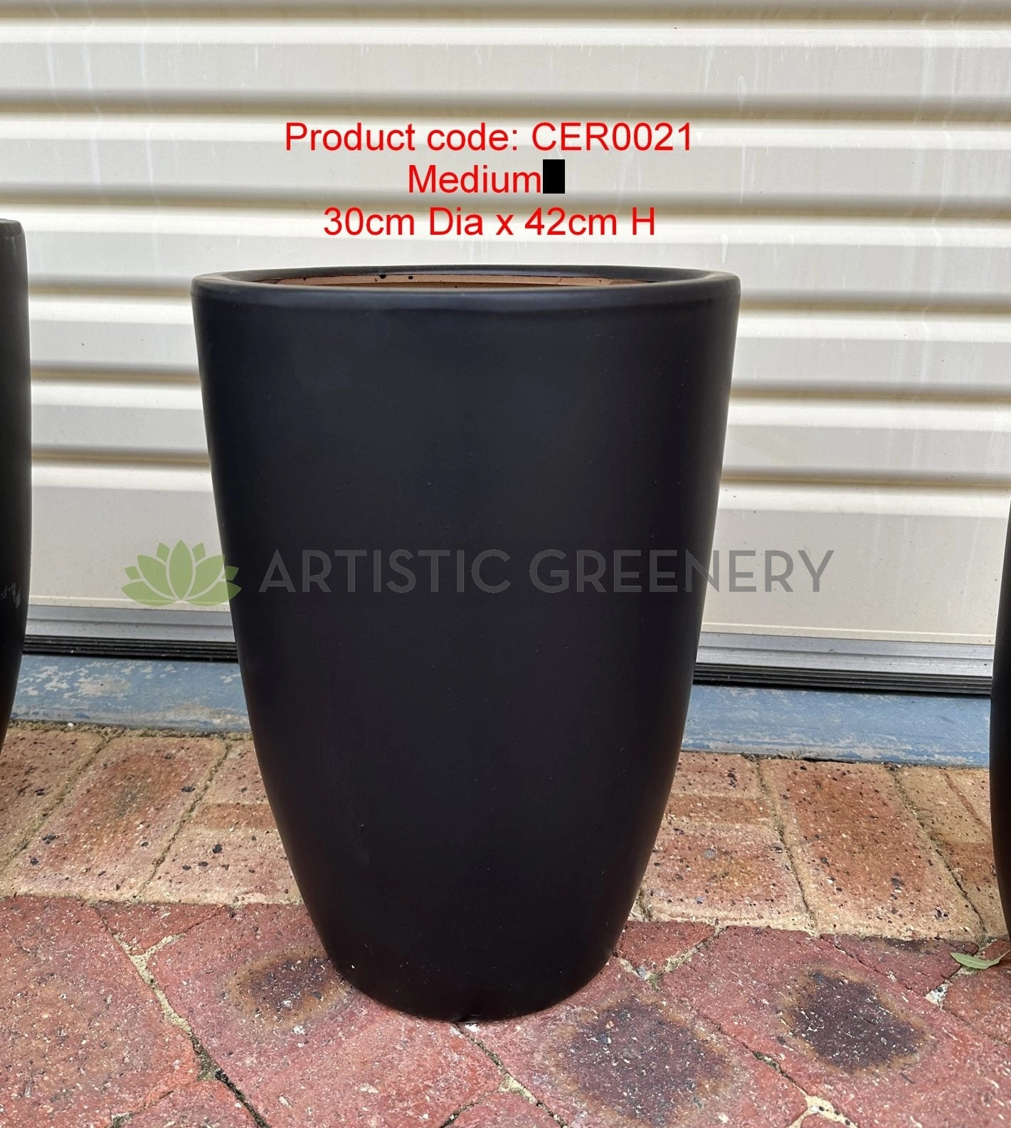 Black Curved Planter Matt Finish - Round (Ceramic) CER0021