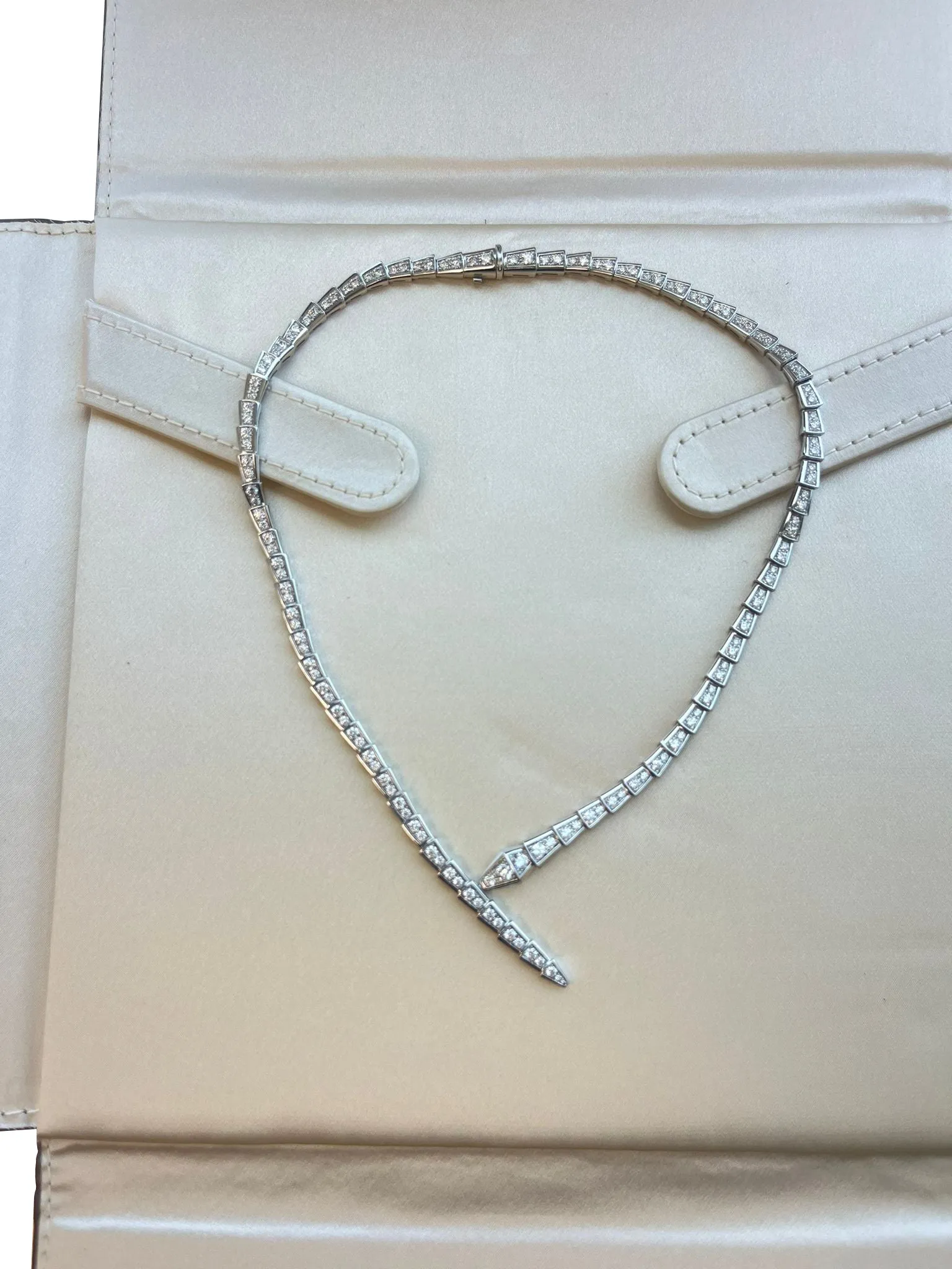 Bulgari Serpenti Viper Full Pave Diamonds Necklace 18k White Gold