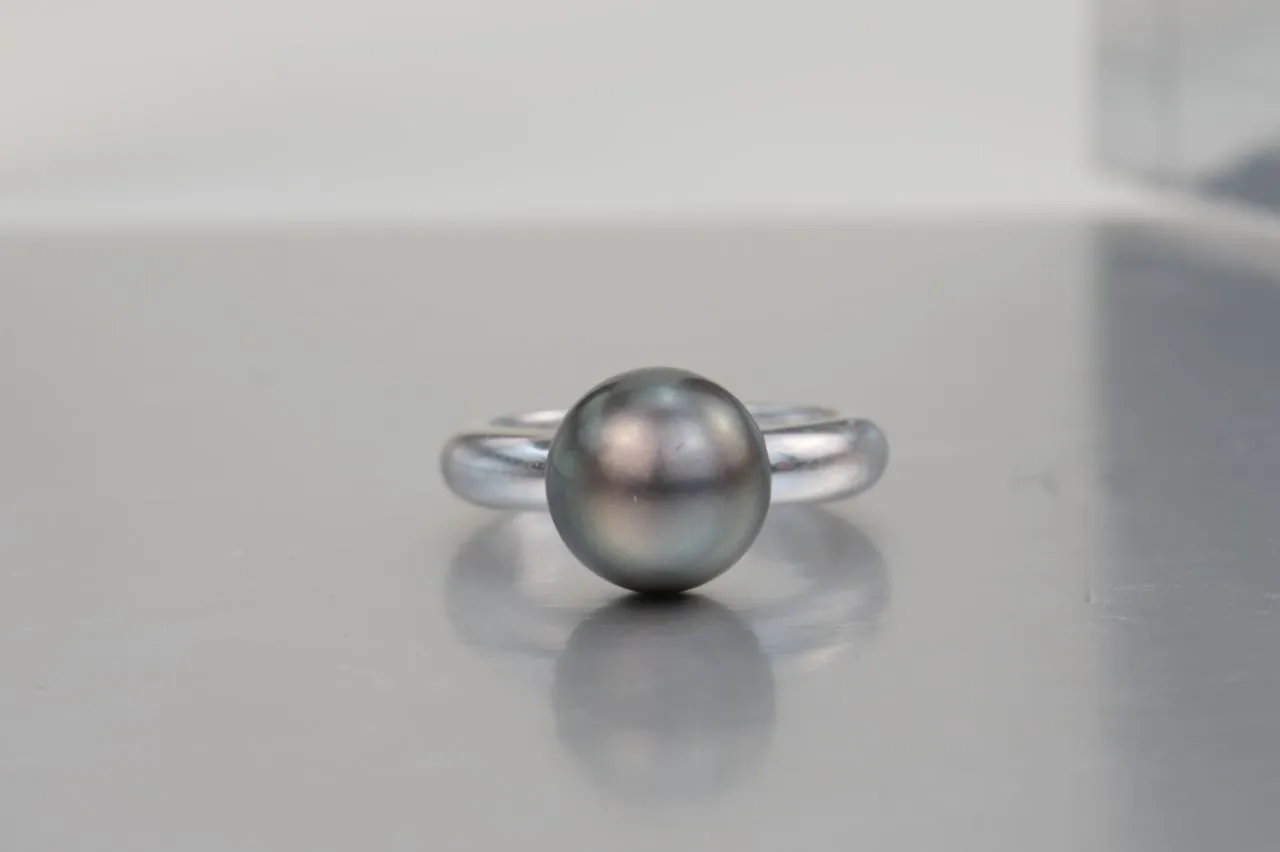 Cartier Black Pearl 18K White Gold Ring