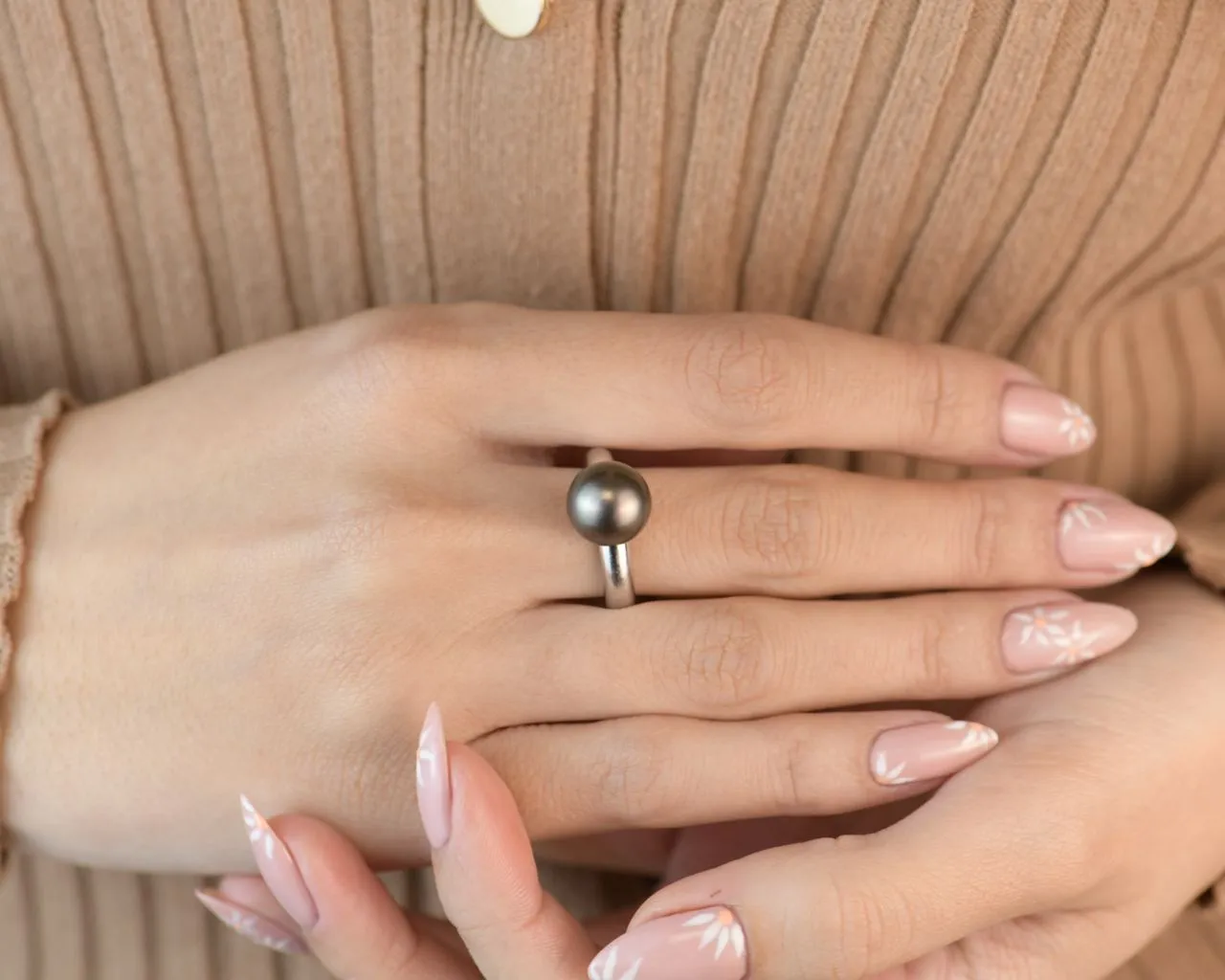 Cartier Black Pearl 18K White Gold Ring