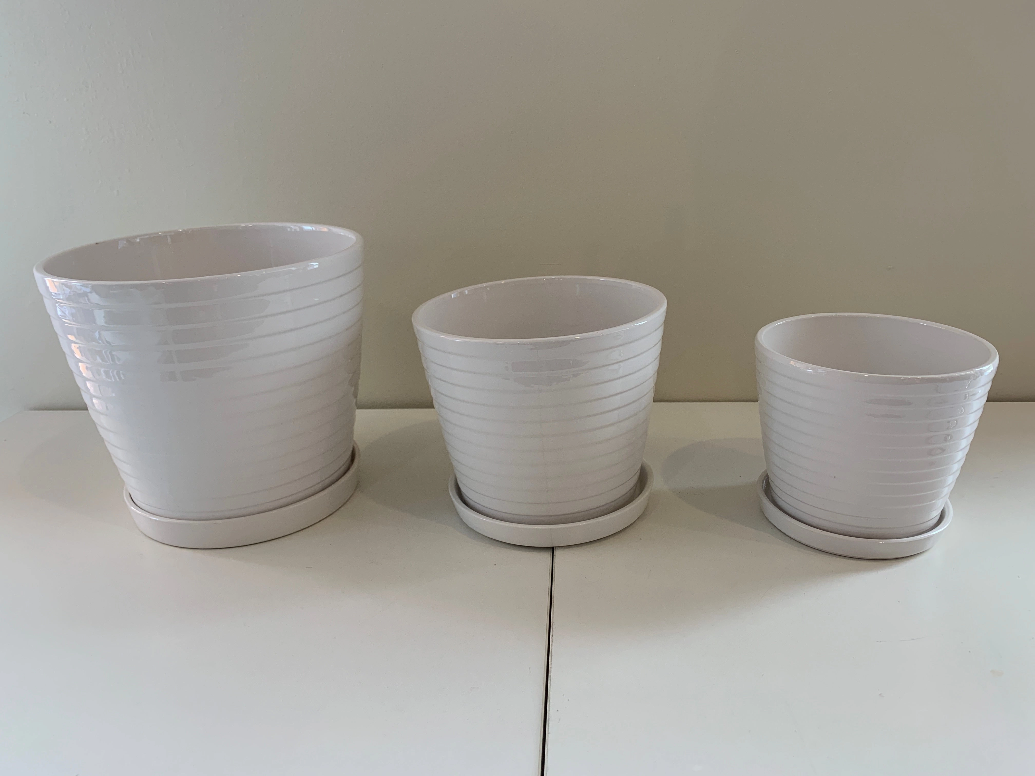 CER127 Glazed Ribbed Ceramic Pot with Saucer - White - 3 Sizes