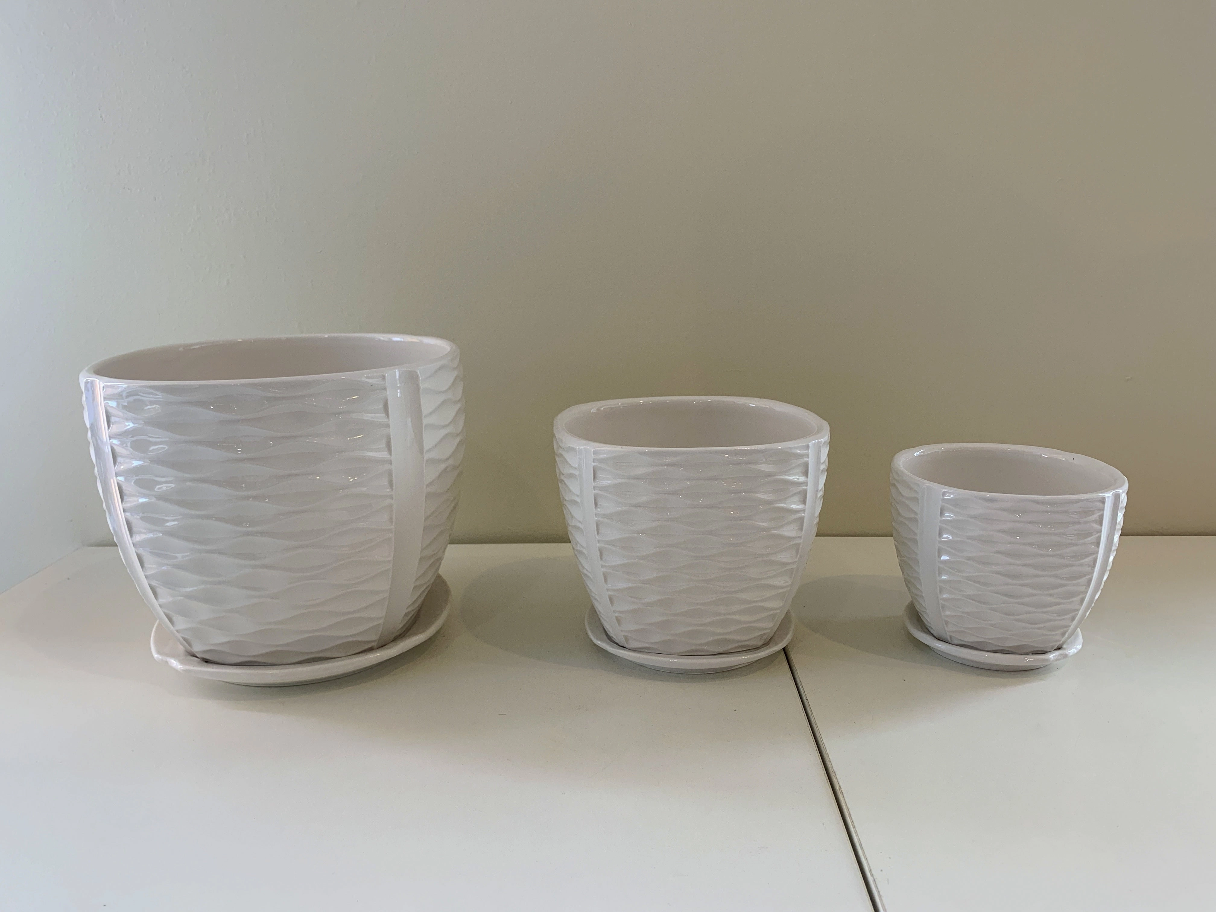 CER1303-4 Glazed Ceramic Pot (Wave Pattern) with Saucer - White - 3 Sizes