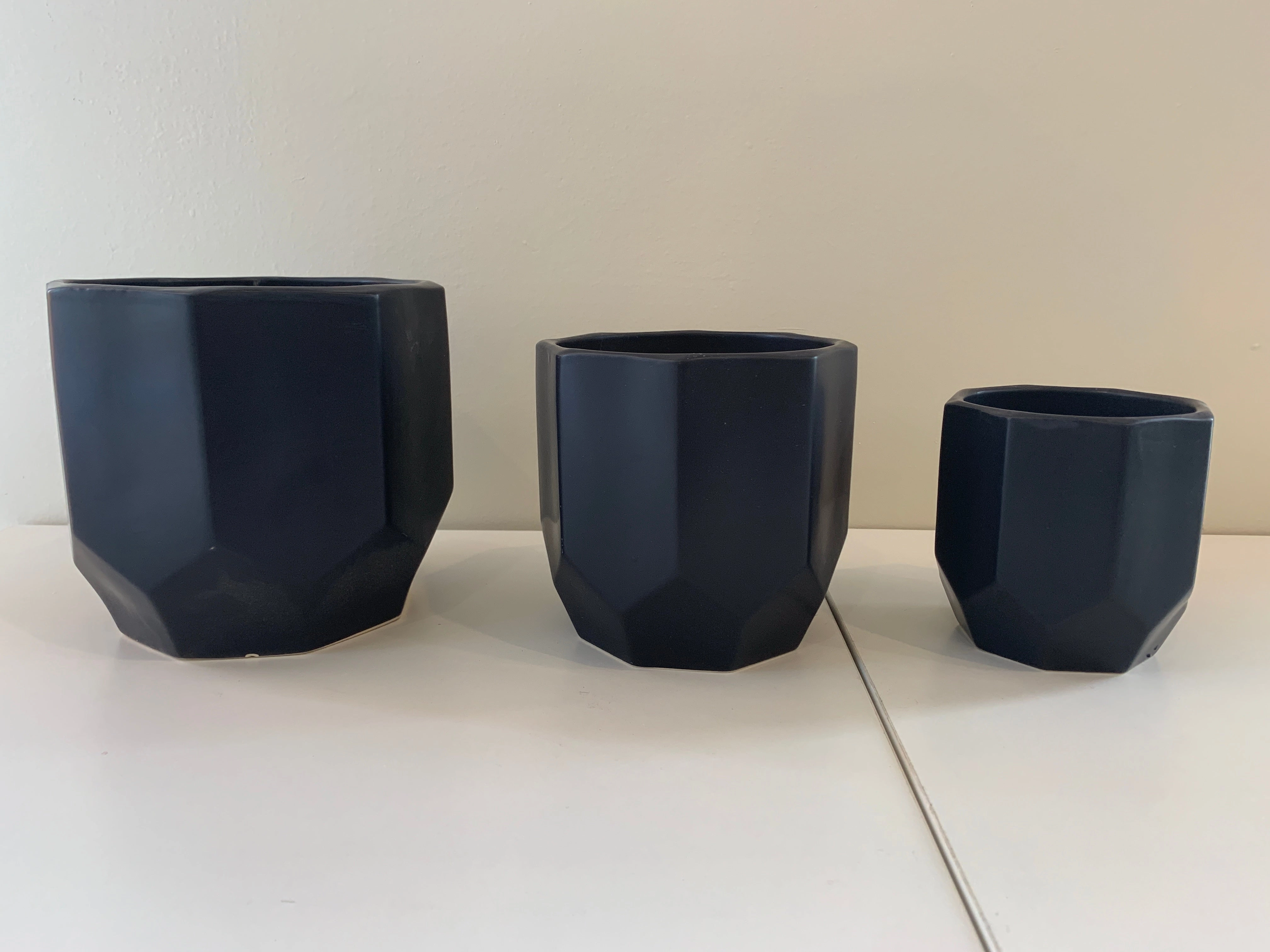 CER-FB81 Octagon Ceramic Pots  - Black / White - 3 Sizes