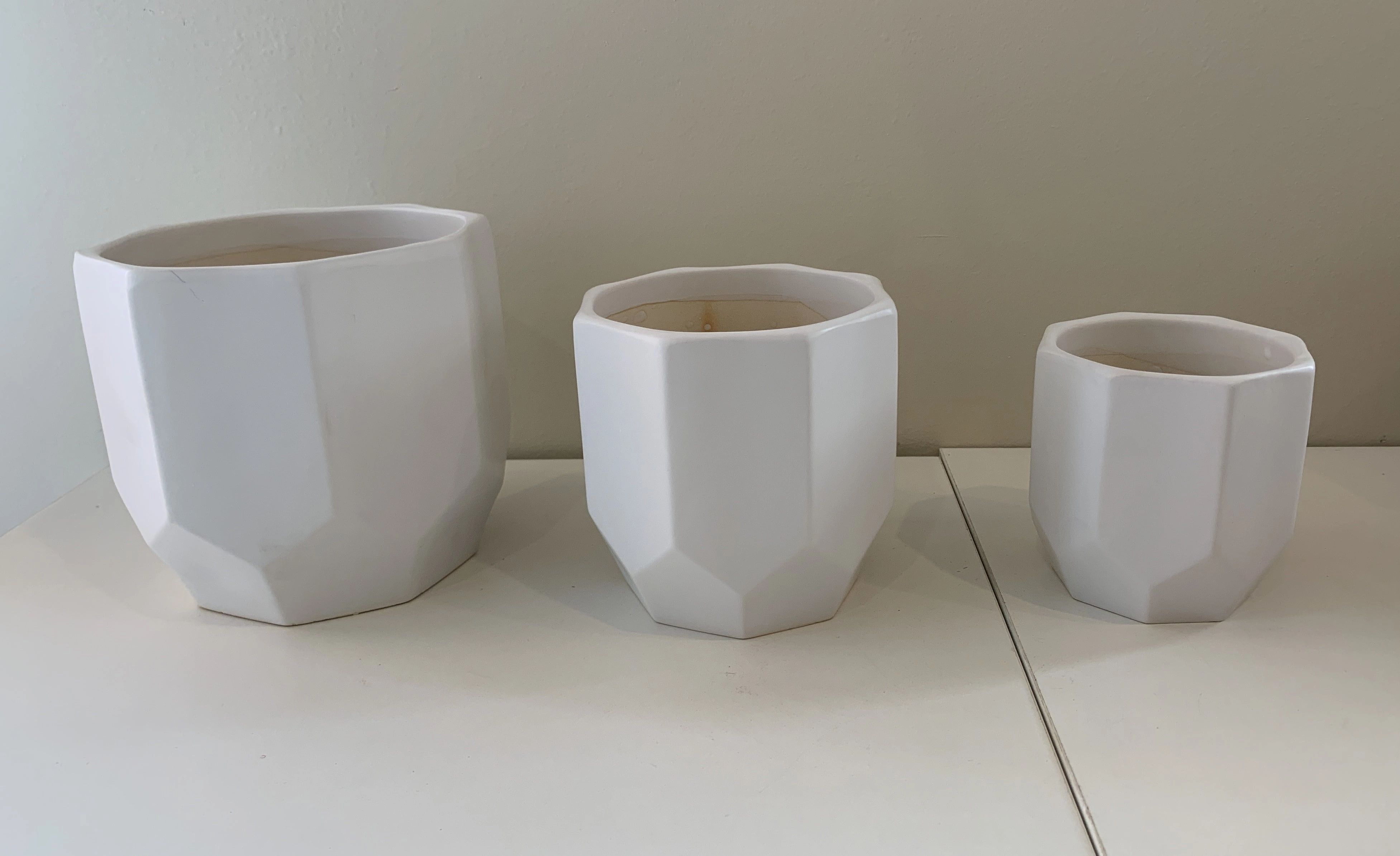 CER-FB81 Octagon Ceramic Pots  - Black / White - 3 Sizes