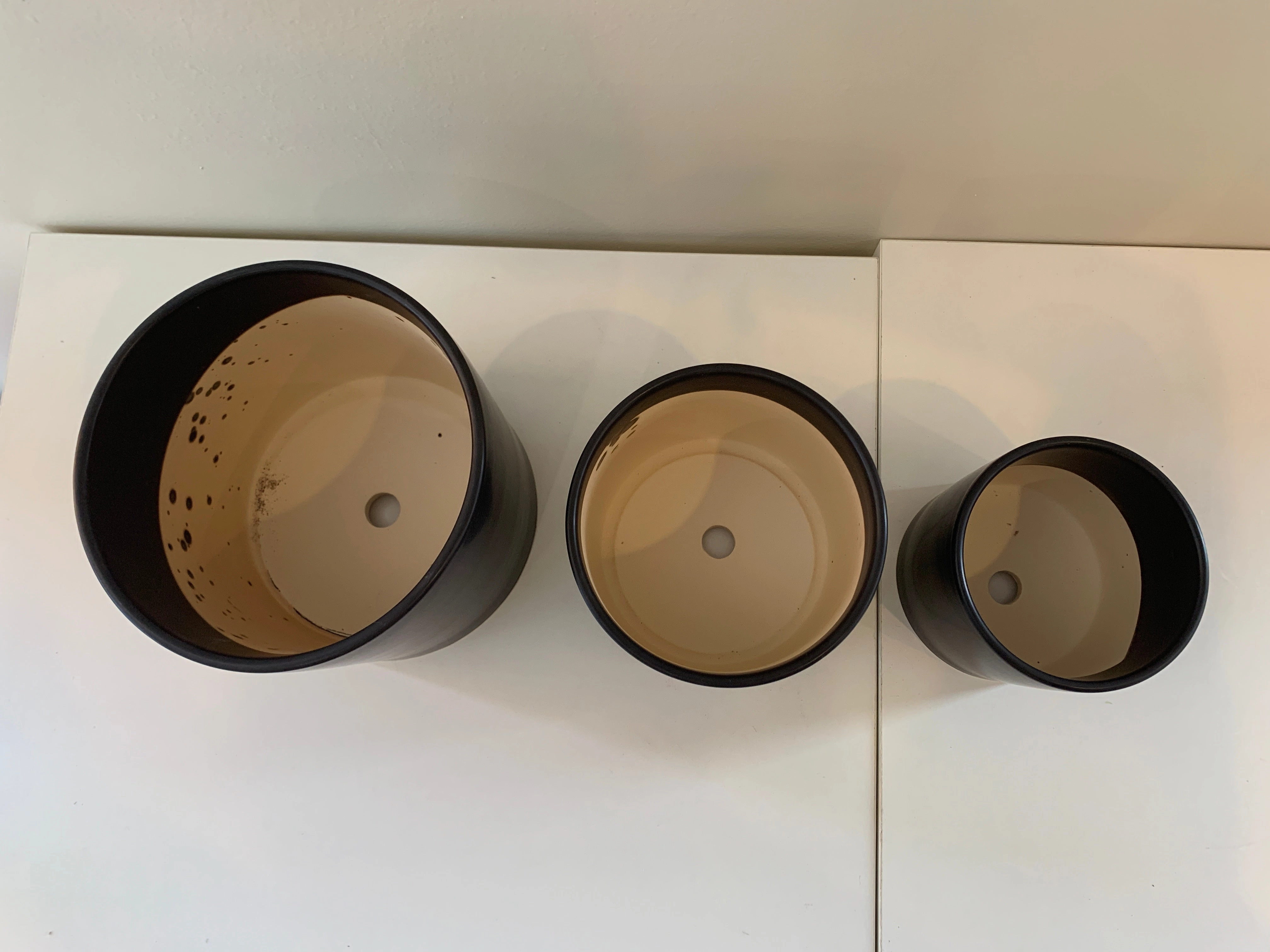CER-FB82 Stylish Straight Round Ceramic Pots  - Black / White - 3 Sizes