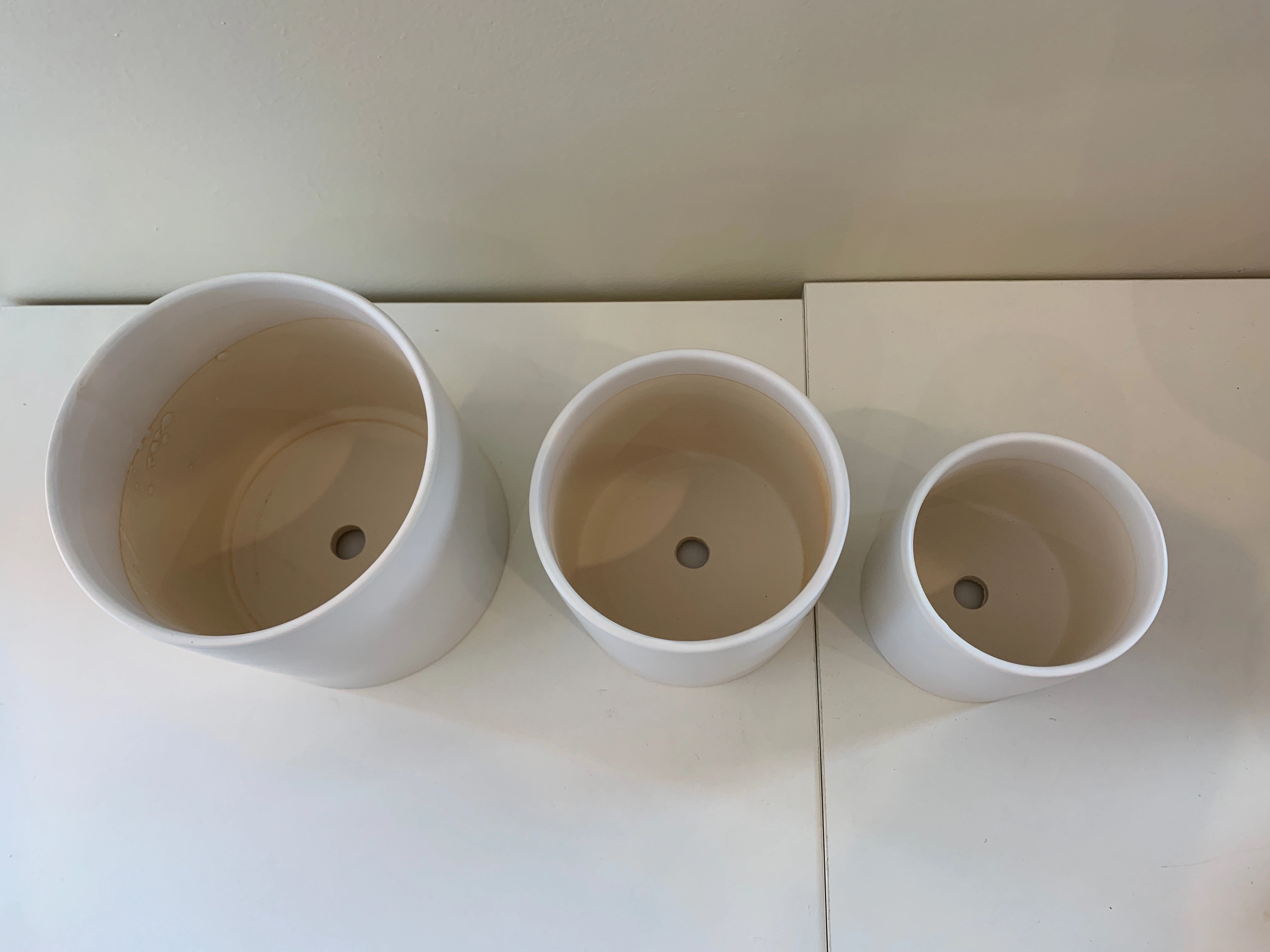 CER-FB82 Stylish Straight Round Ceramic Pots  - Black / White - 3 Sizes