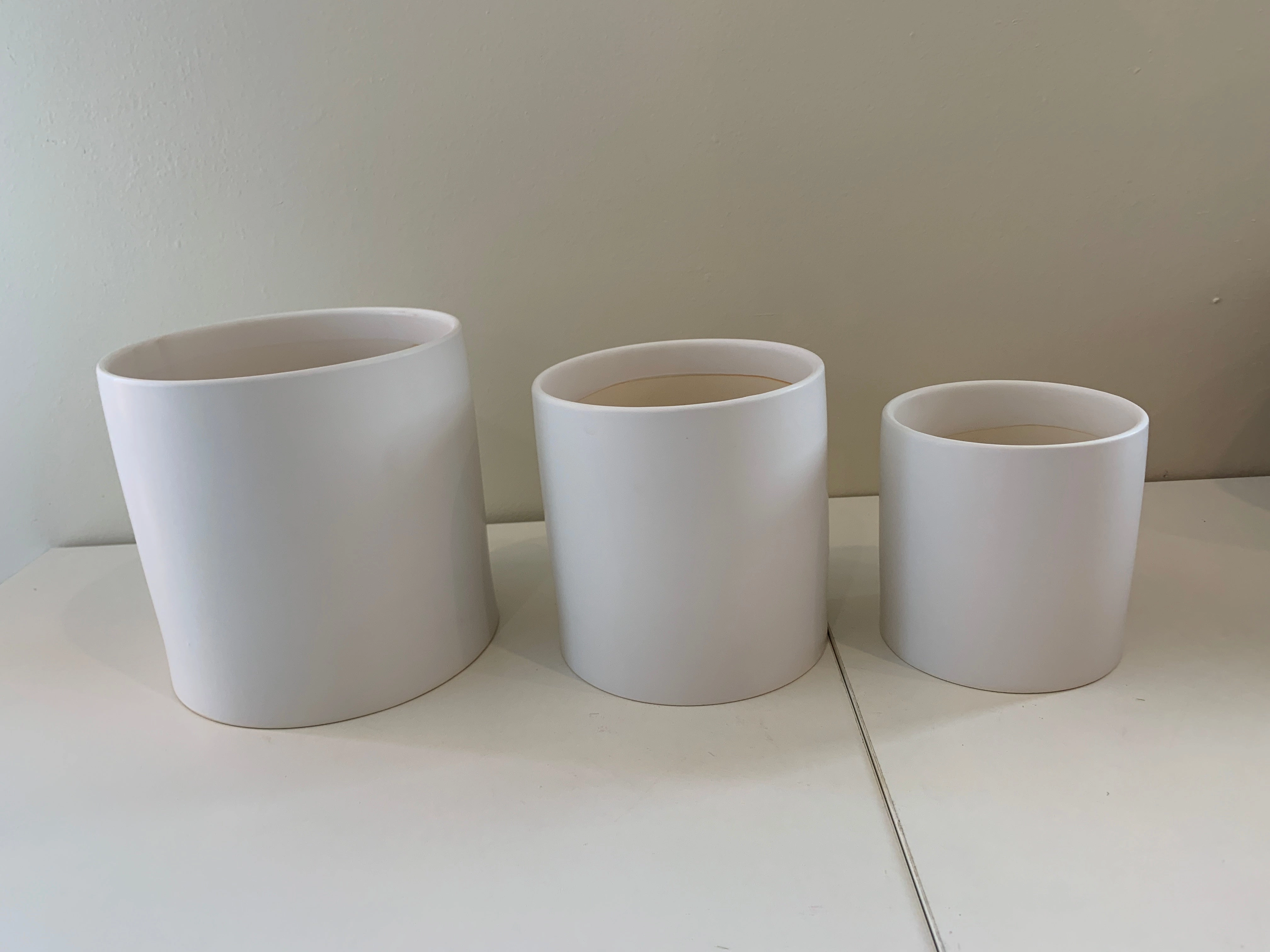 CER-FB82 Stylish Straight Round Ceramic Pots  - Black / White - 3 Sizes