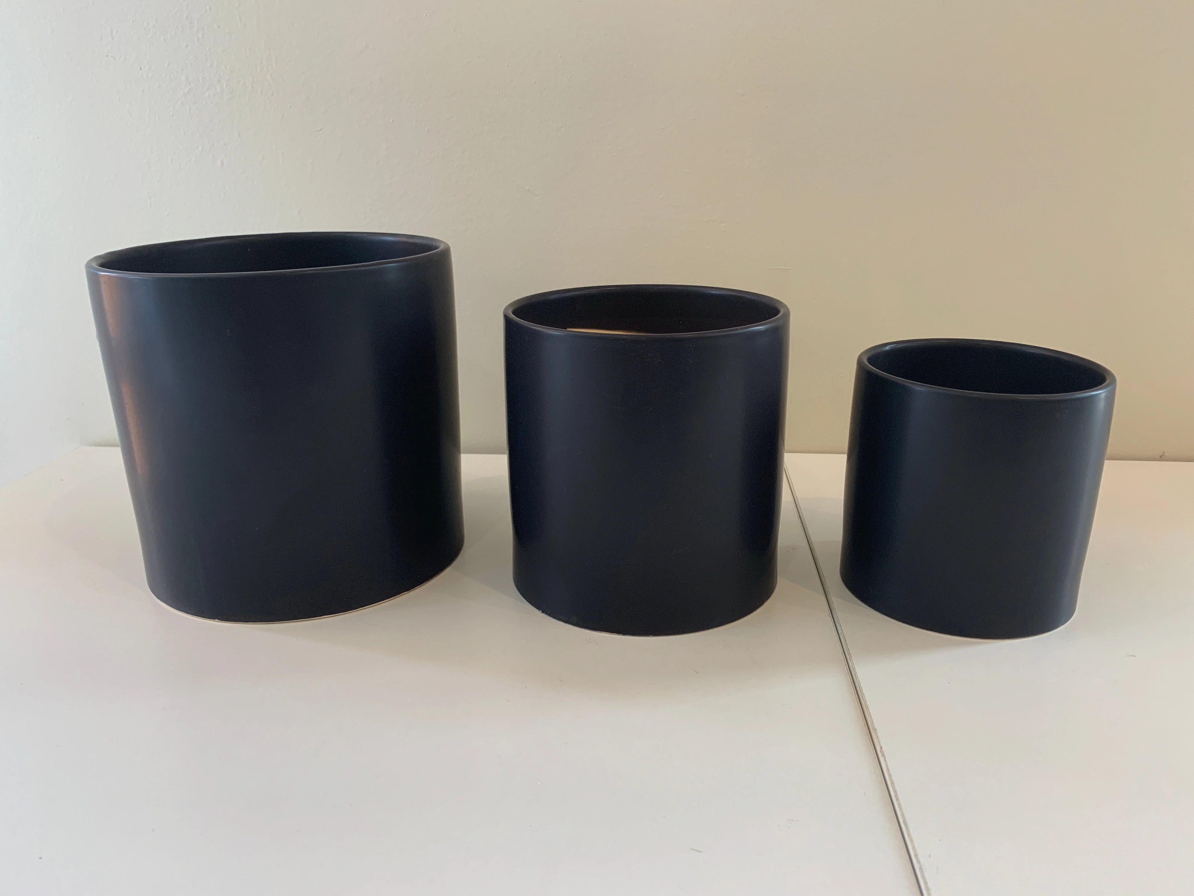 CER-FB82 Stylish Straight Round Ceramic Pots  - Black / White - 3 Sizes