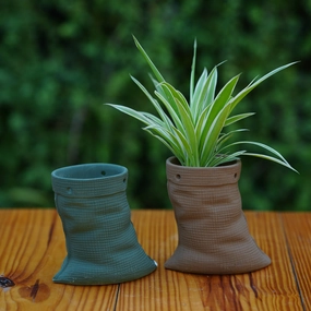 Ceramic Artisanal Grooved Tapered Pot/ Planter For Plants shade perennial  