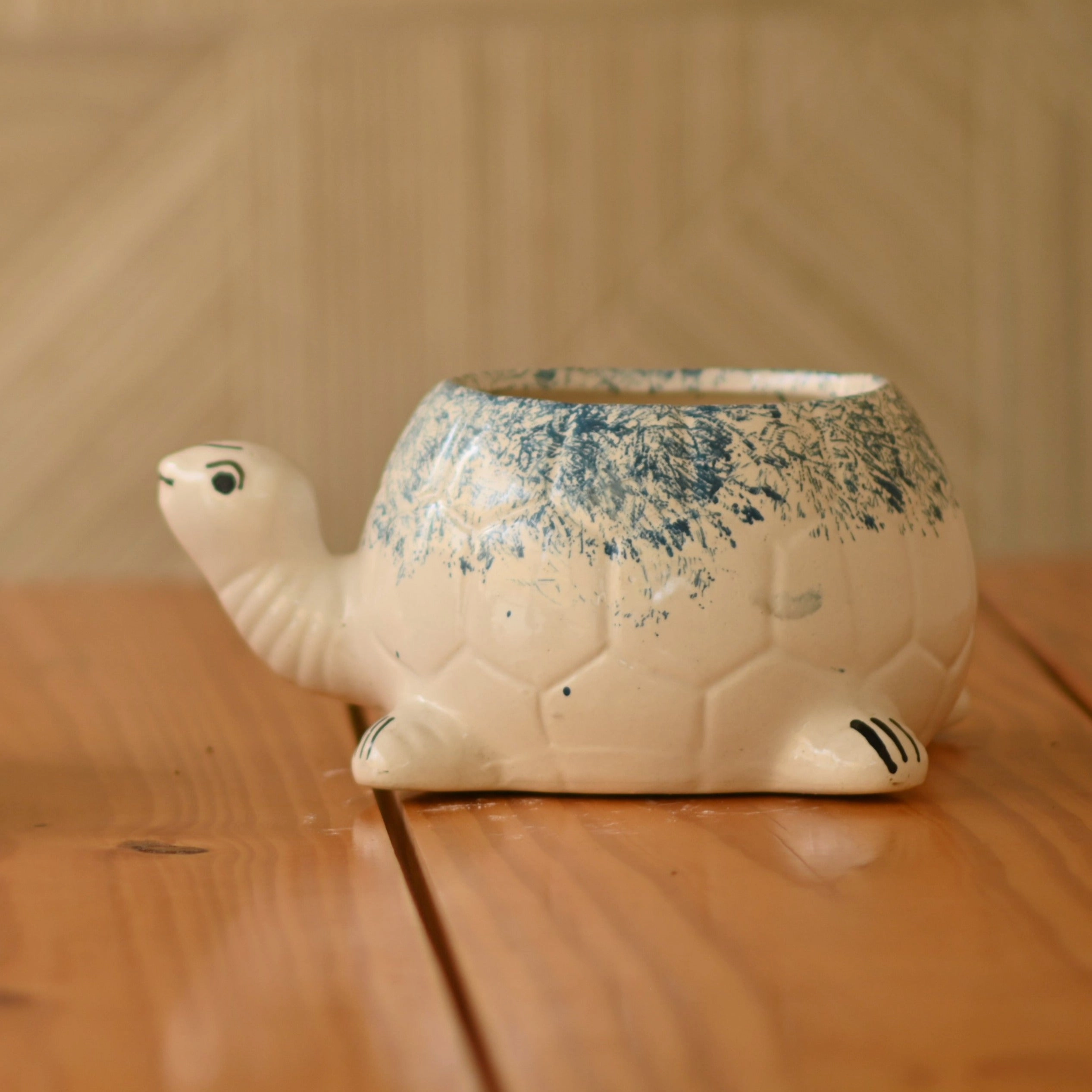 Ceramic Sitting Tortoise Pot/Planter
