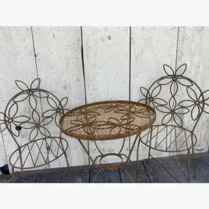 Child Size Grid Top Daisy Table with 2 Chairs decorative plants  