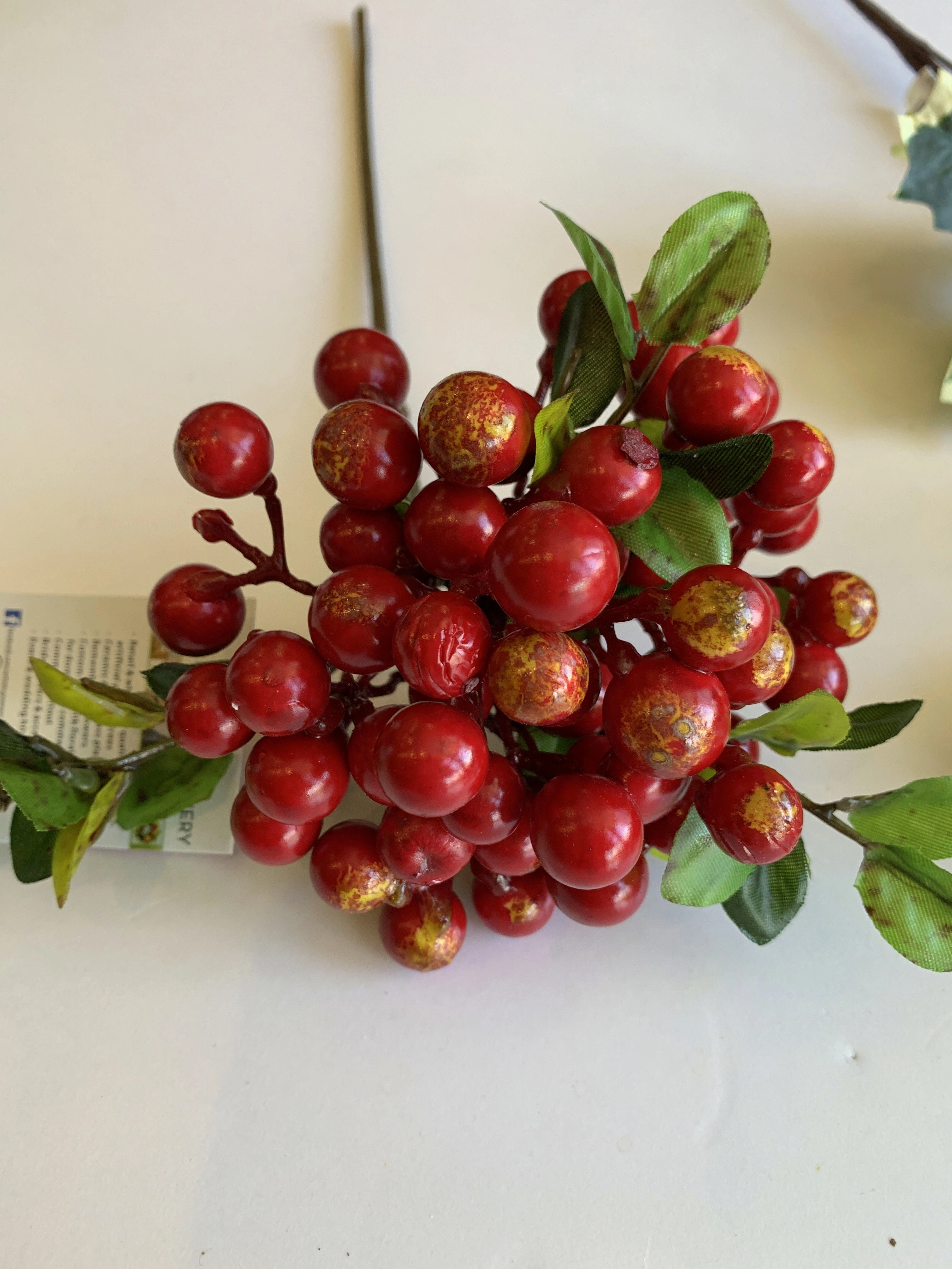 Christmas Holly Foliage 80cm (LEA0086) & Red Berries 33cm (F0165)