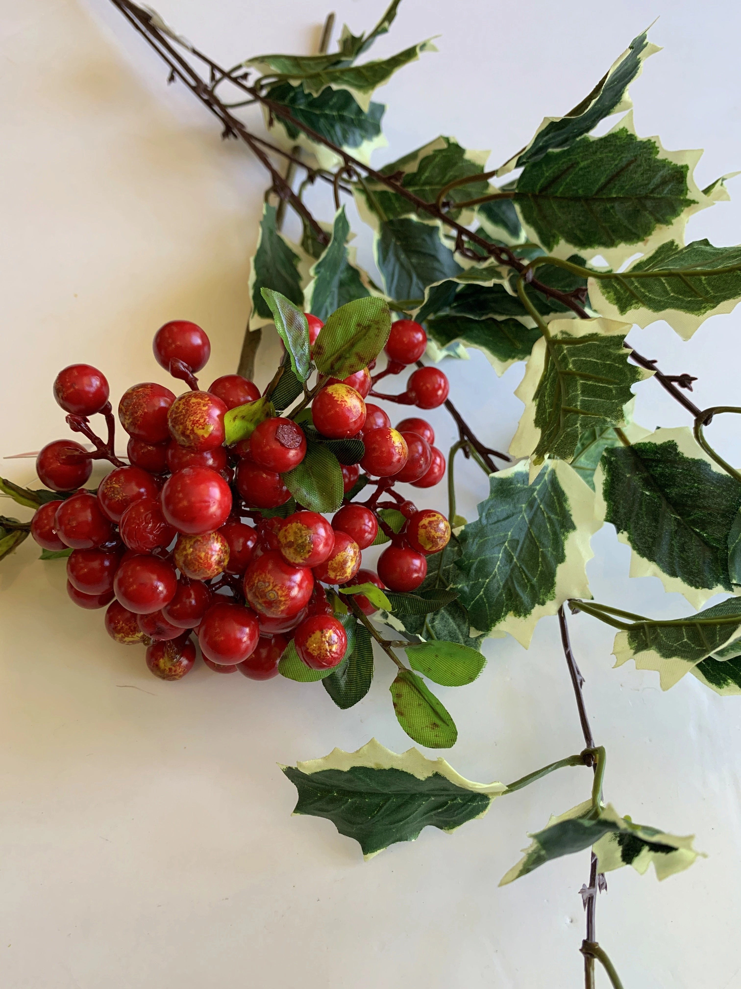 Christmas Holly Foliage 80cm (LEA0086) & Red Berries 33cm (F0165)