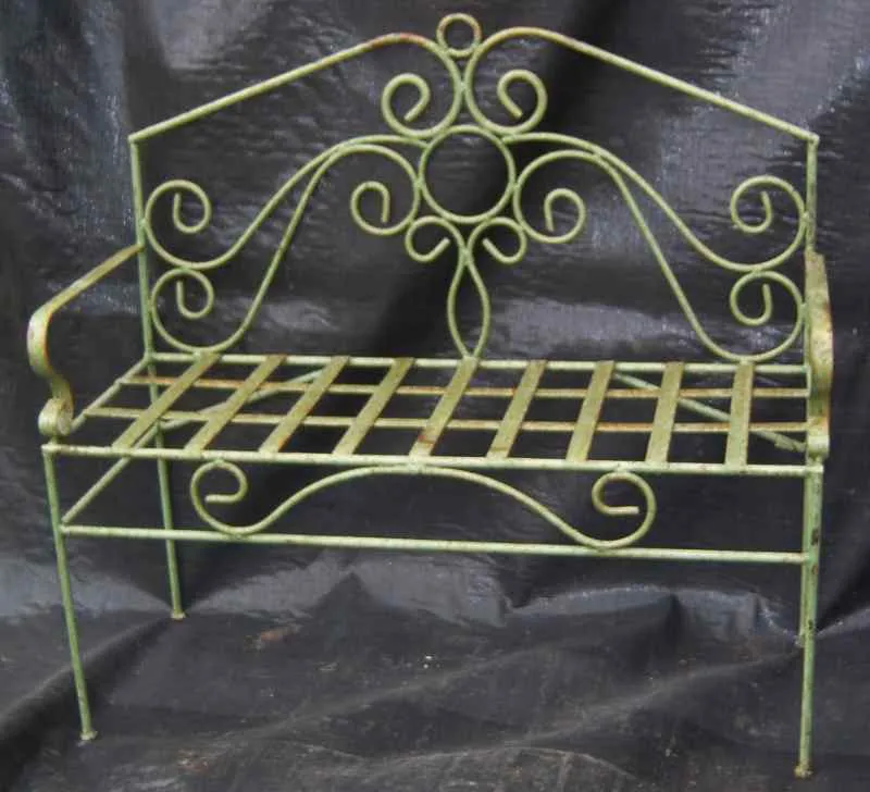 Circle Bench decorative plants  