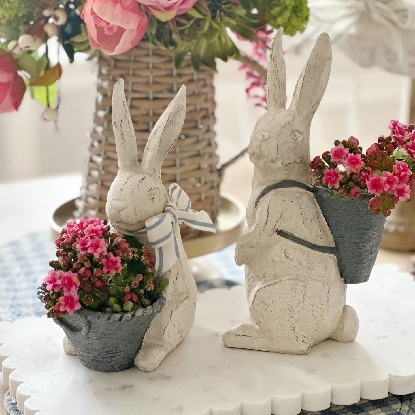 Distressed Resin Rabbit With Basket Set dried flowers  