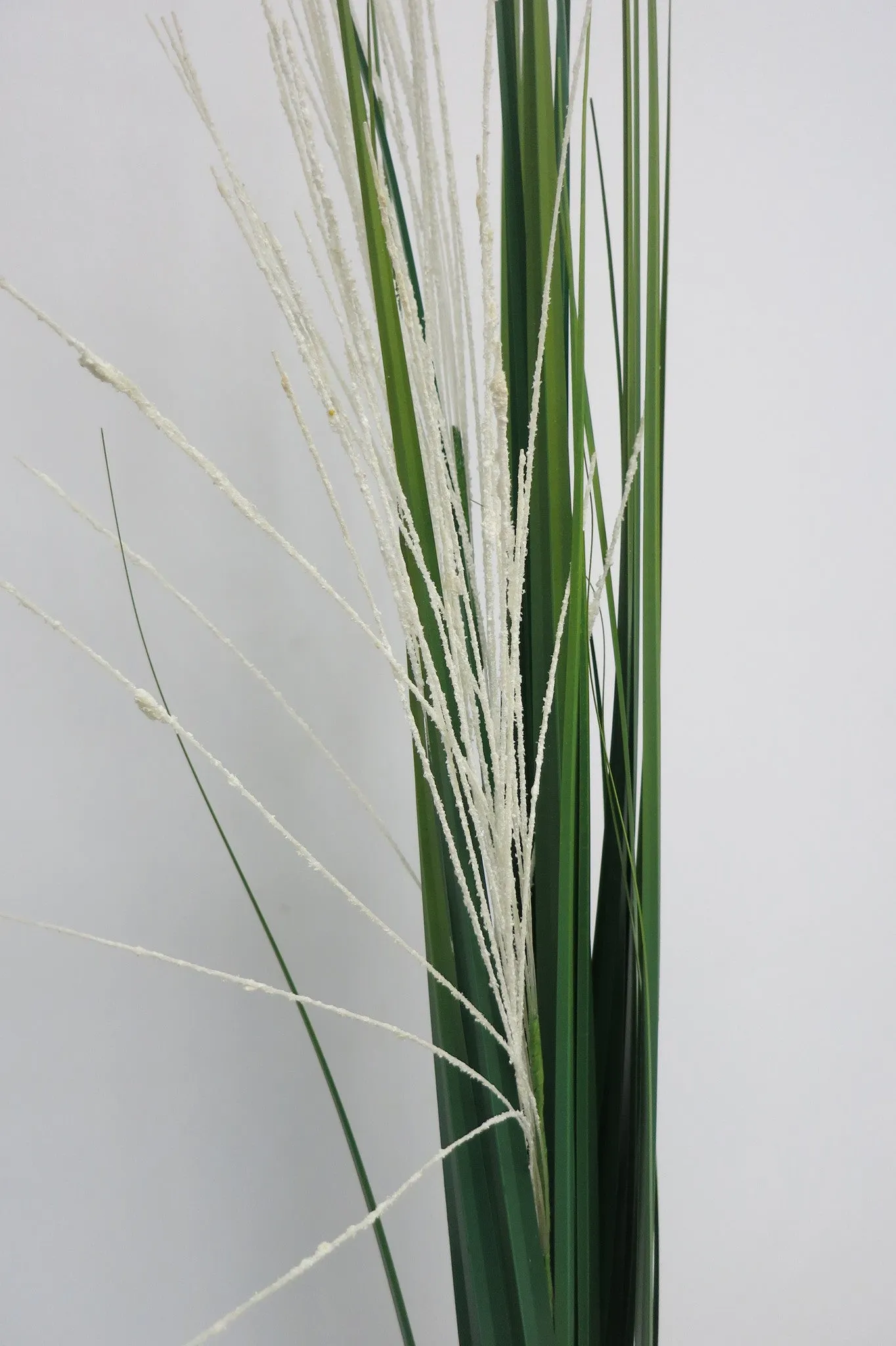 DS0035 Green Decor Stick with White Tips 160cm
