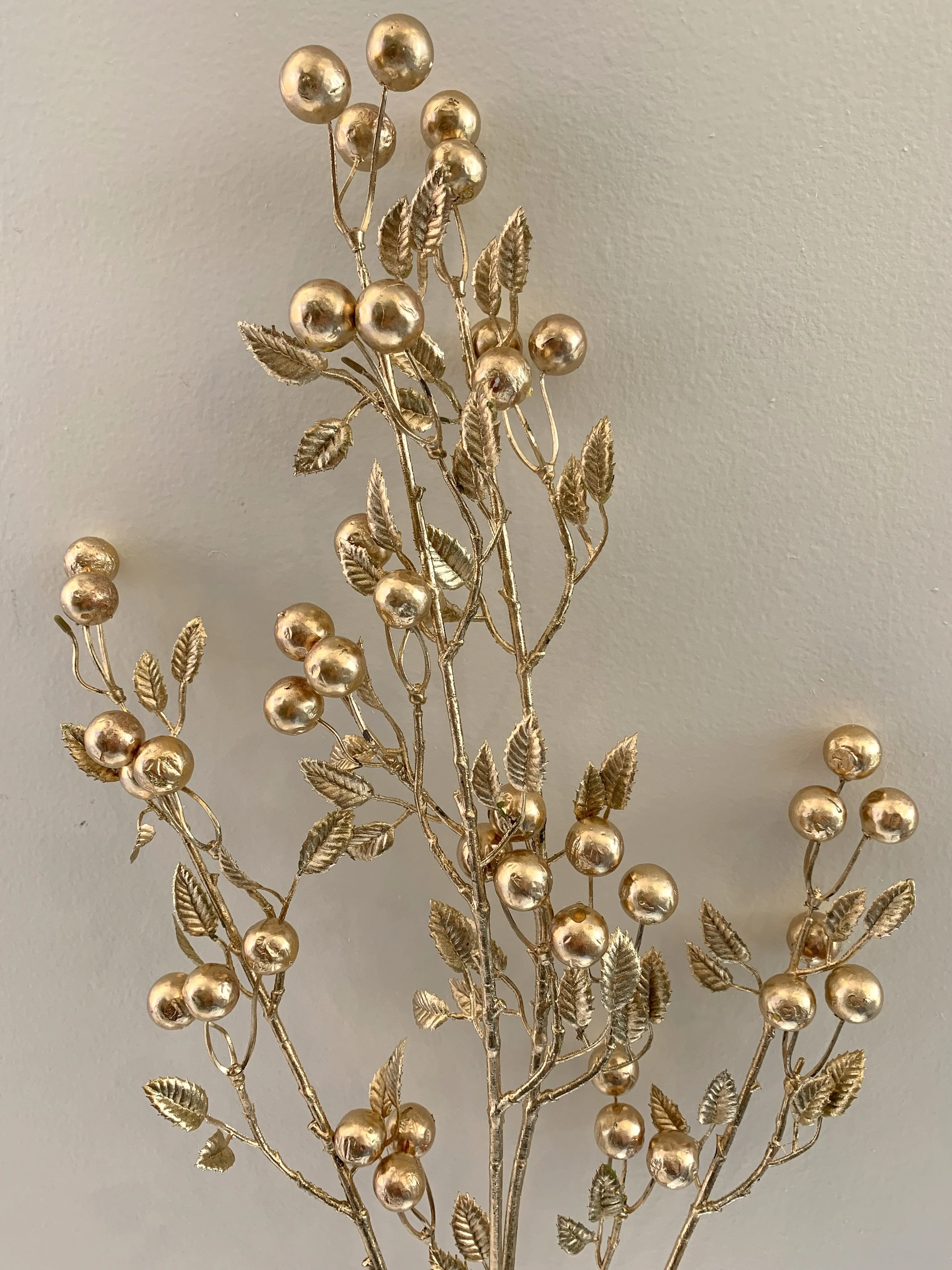 DS0049 Gold Glitter Berries with Leaves 100cm 2 Styles
