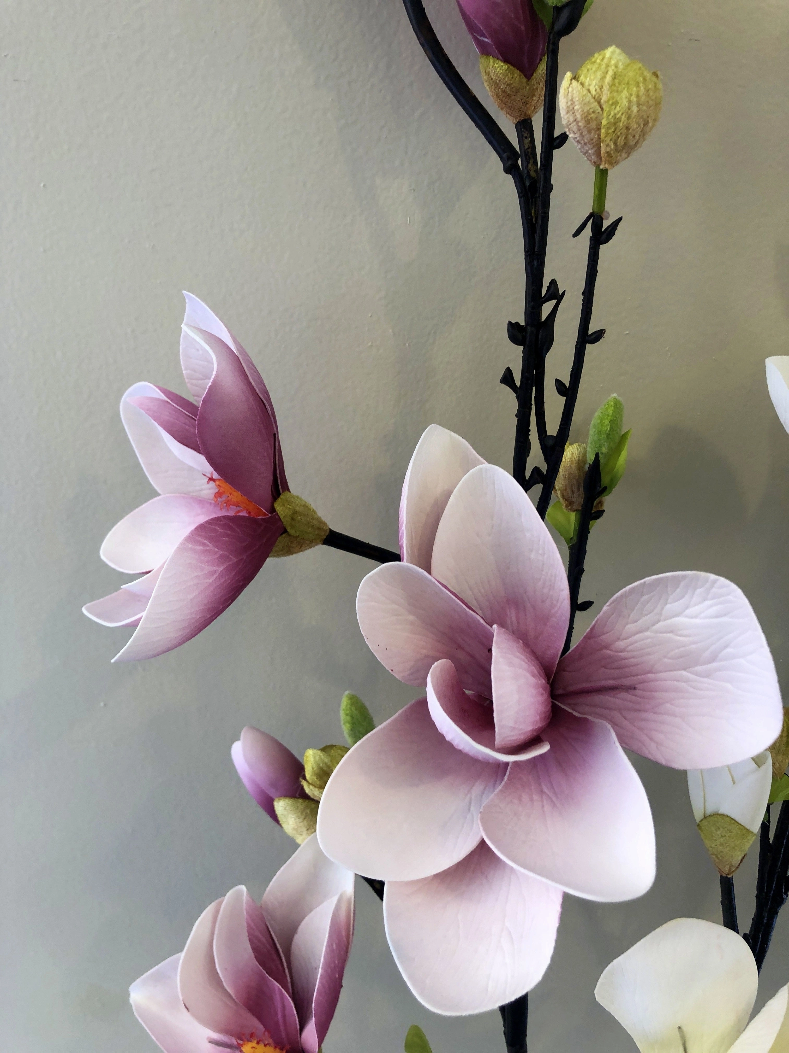 F0261 Large Magnolia Spray PU 118cm Pink / White (Adjustable Petals)