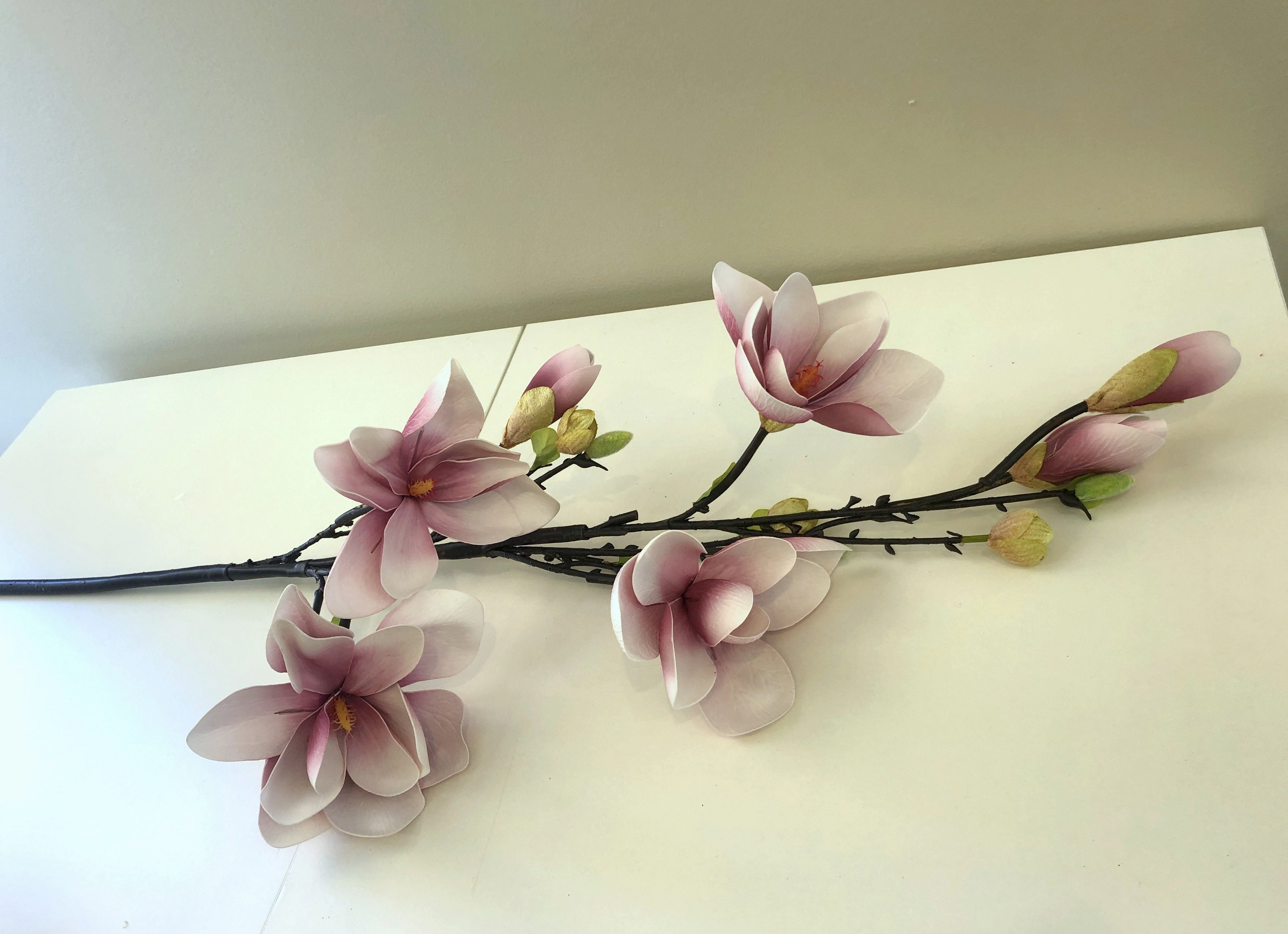 F0261 Large Magnolia Spray PU 118cm Pink / White (Adjustable Petals)