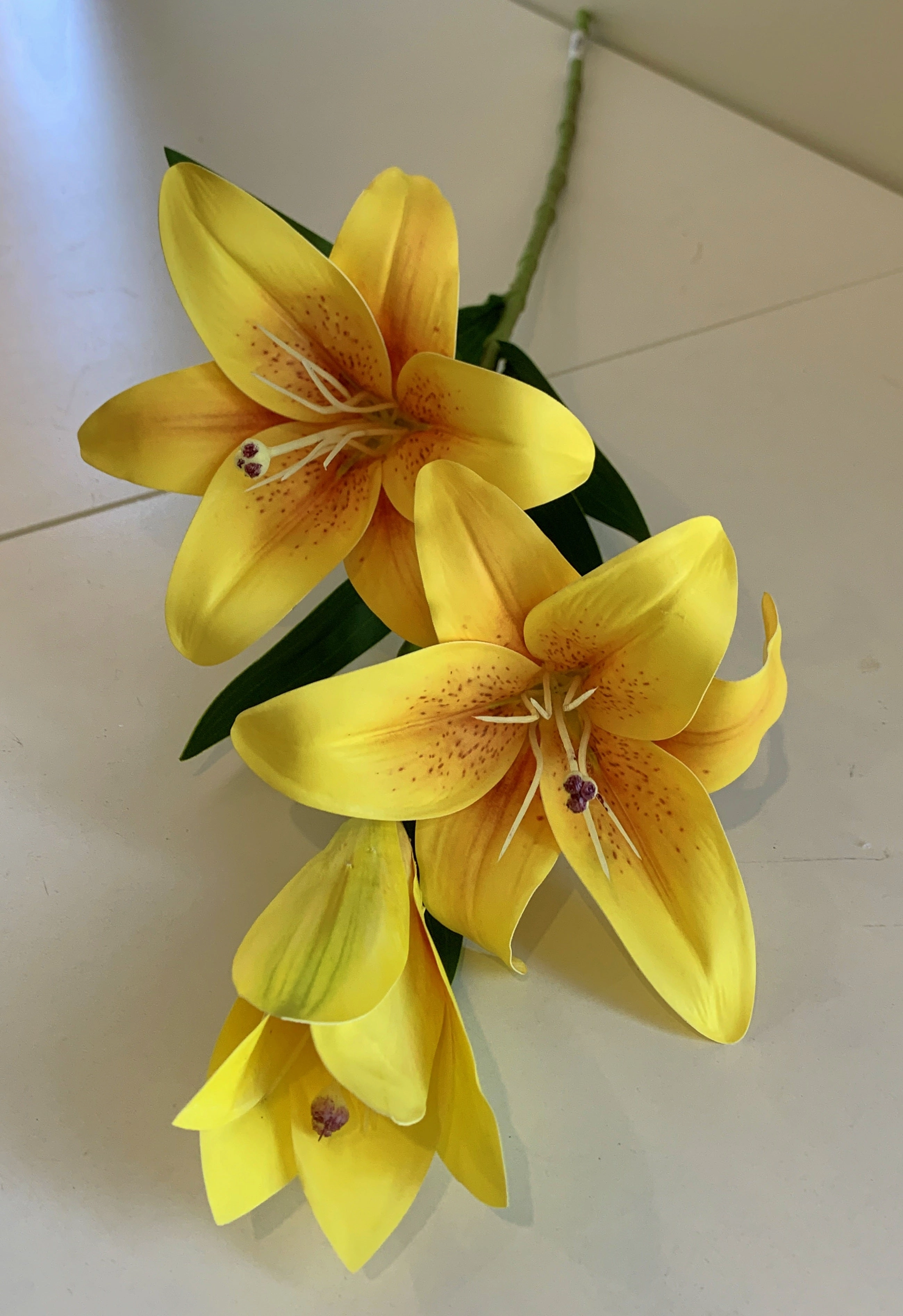 F0303 Tiger Lily Spray ( Latex ) 72cm Yellow