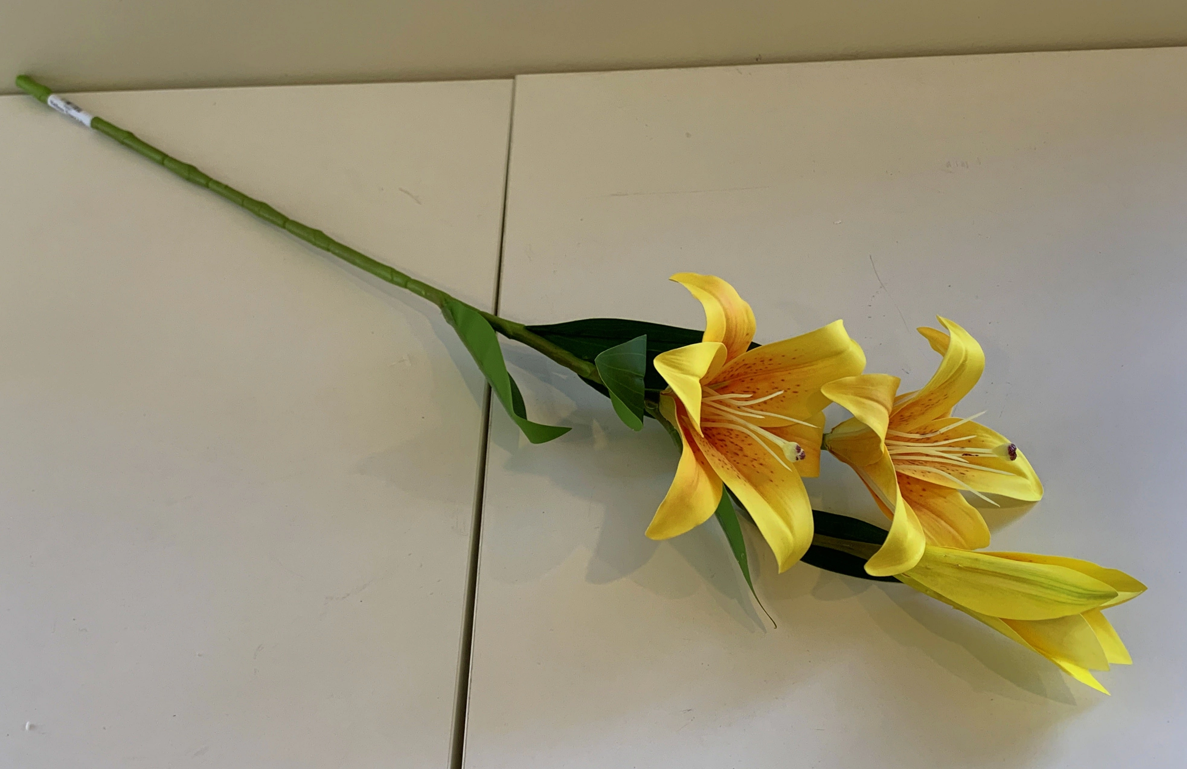 F0303 Tiger Lily Spray ( Latex ) 72cm Yellow
