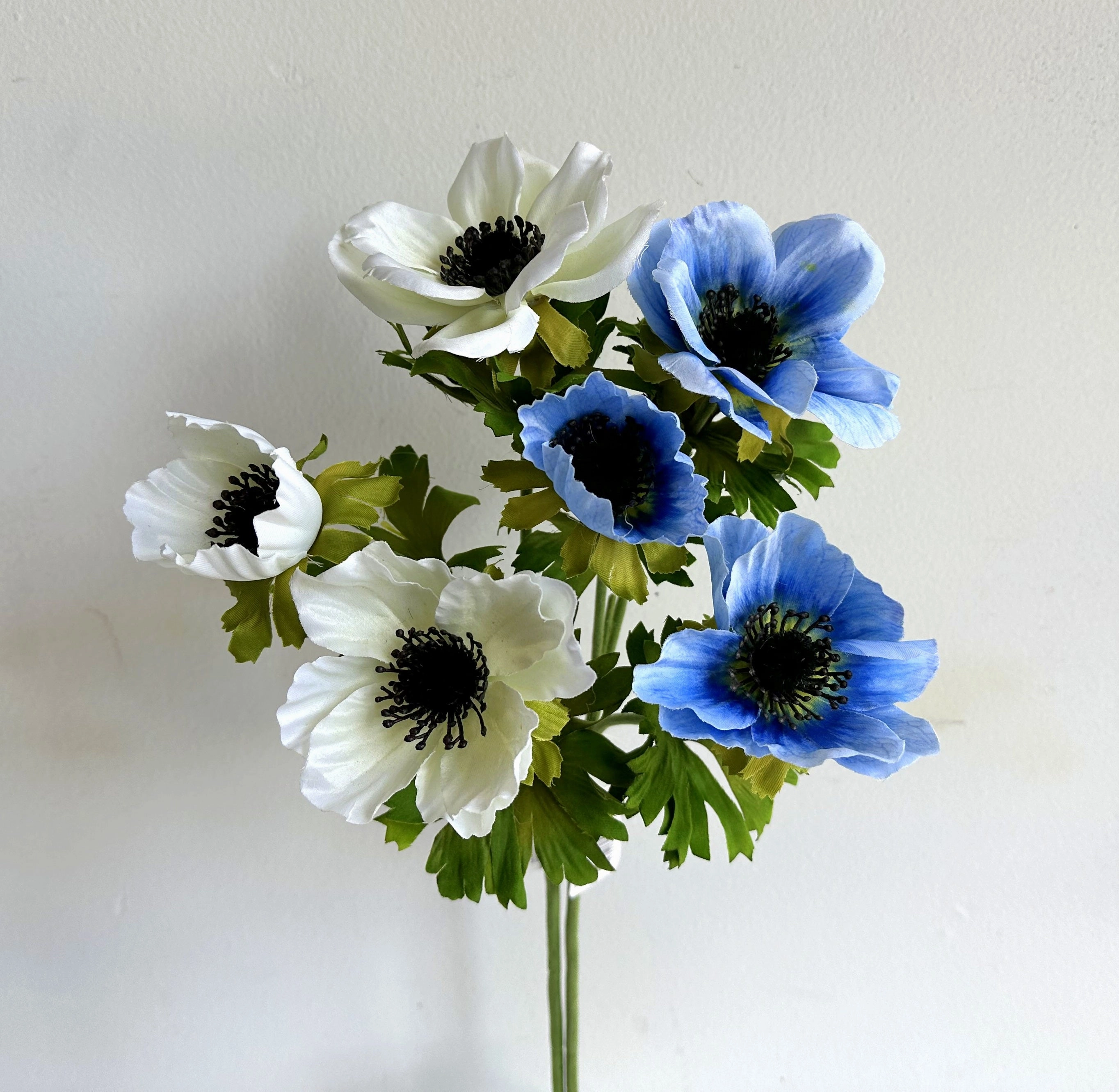 F0428 Anemone Spray 58cm Blue / White