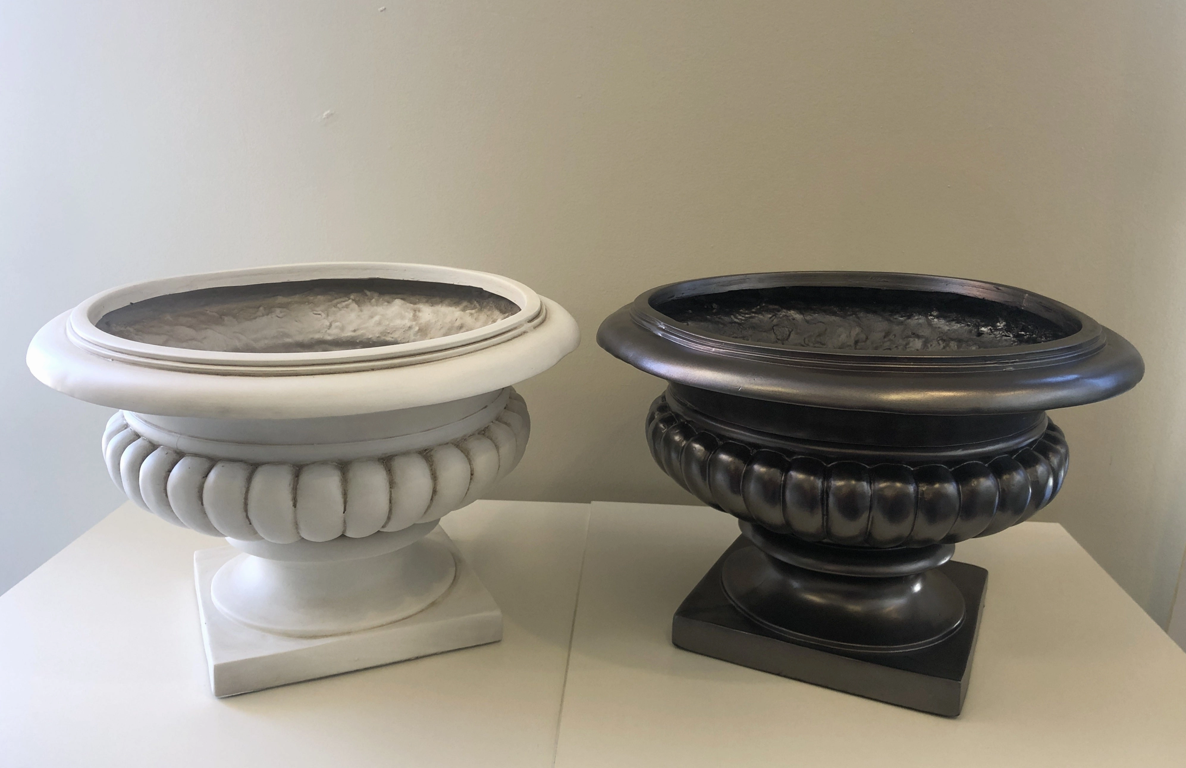 FG-TR404L Fiberglass Urn / Pot 30cm Tall 2 Styles