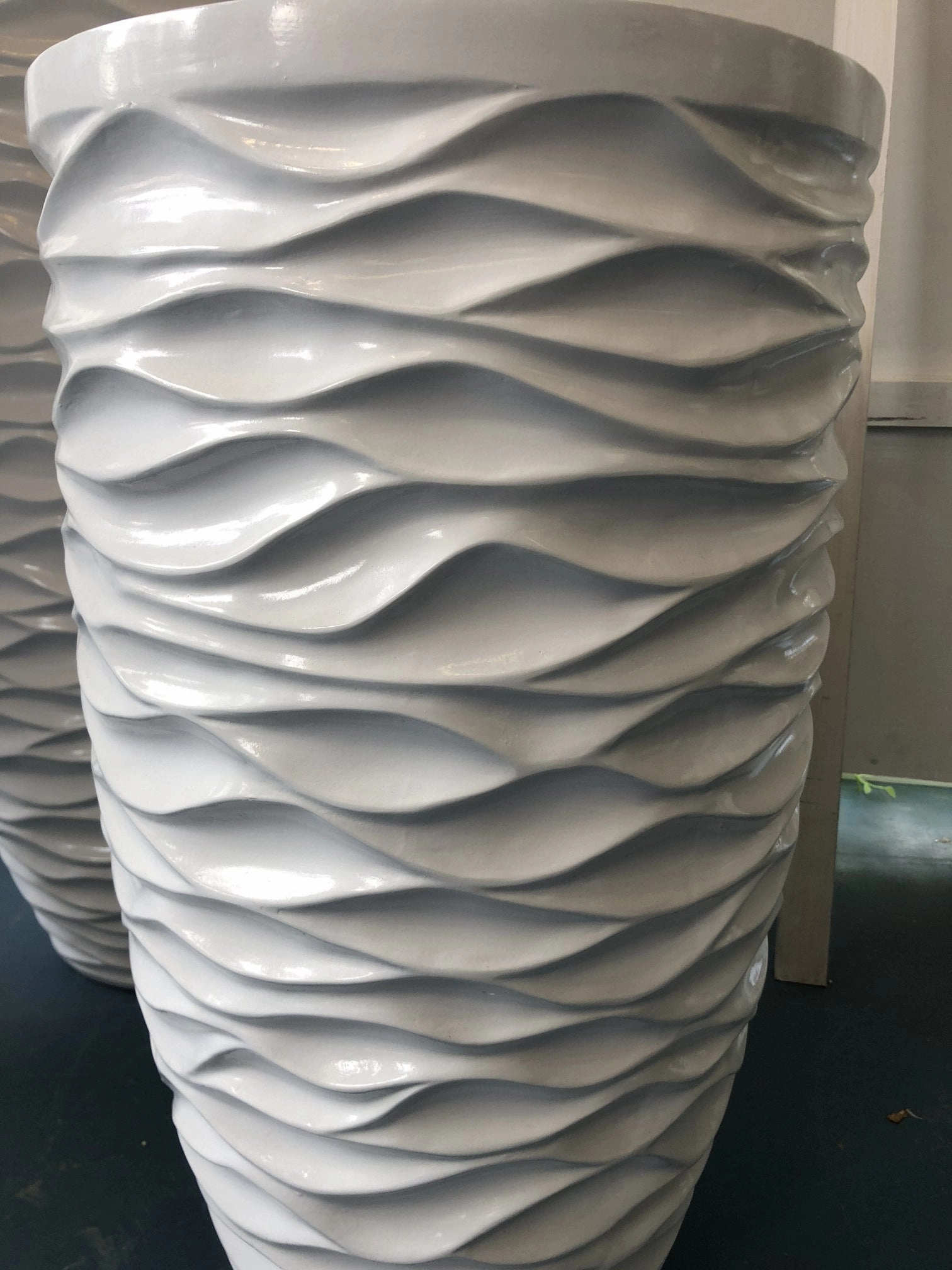 Fiberglass Round Pot Ripple Pattern- White (Code: FG44001)