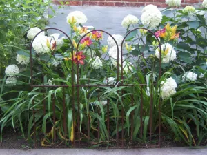 Flat Bar Fence decorative plants  