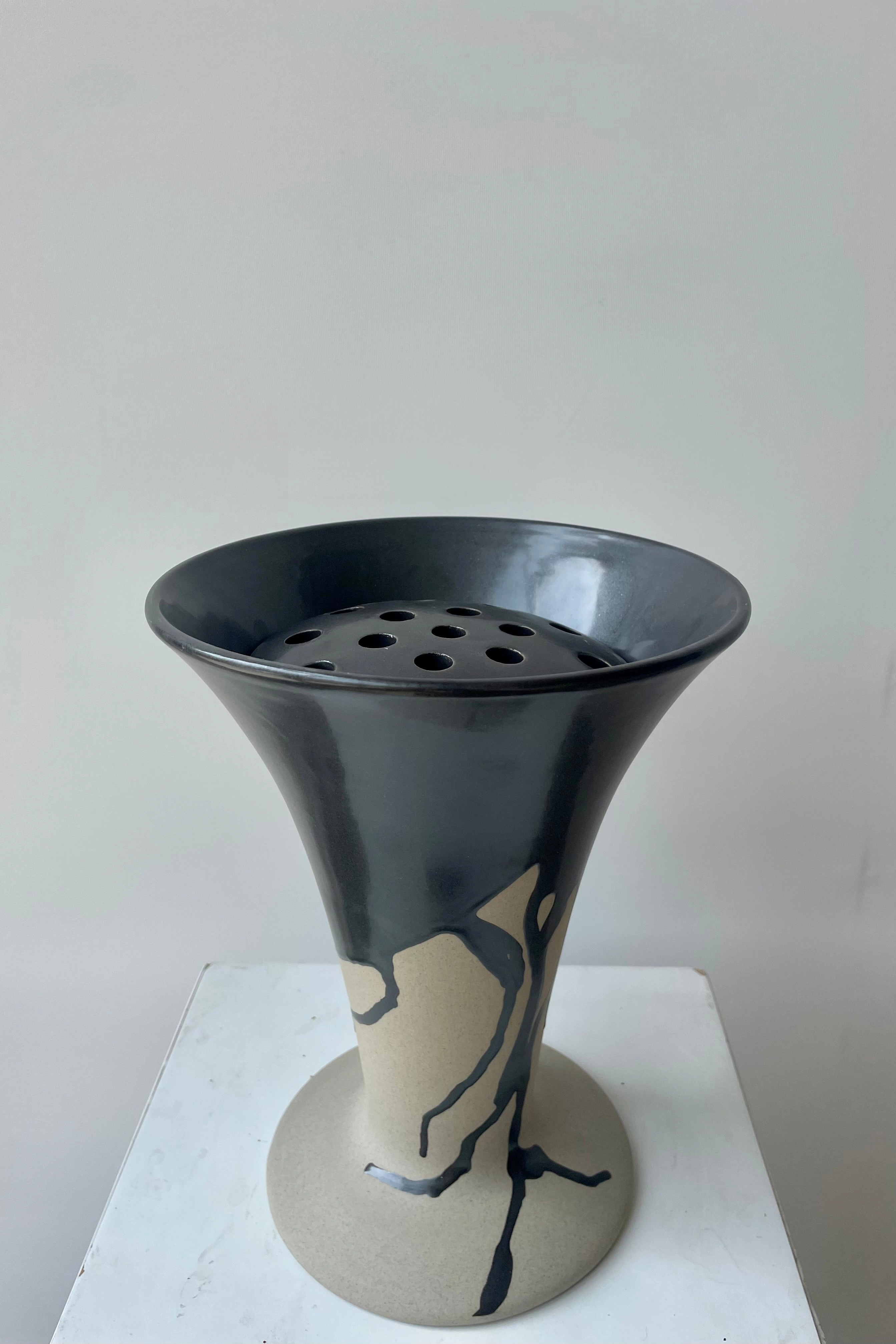 Flores Vase Sand/Black