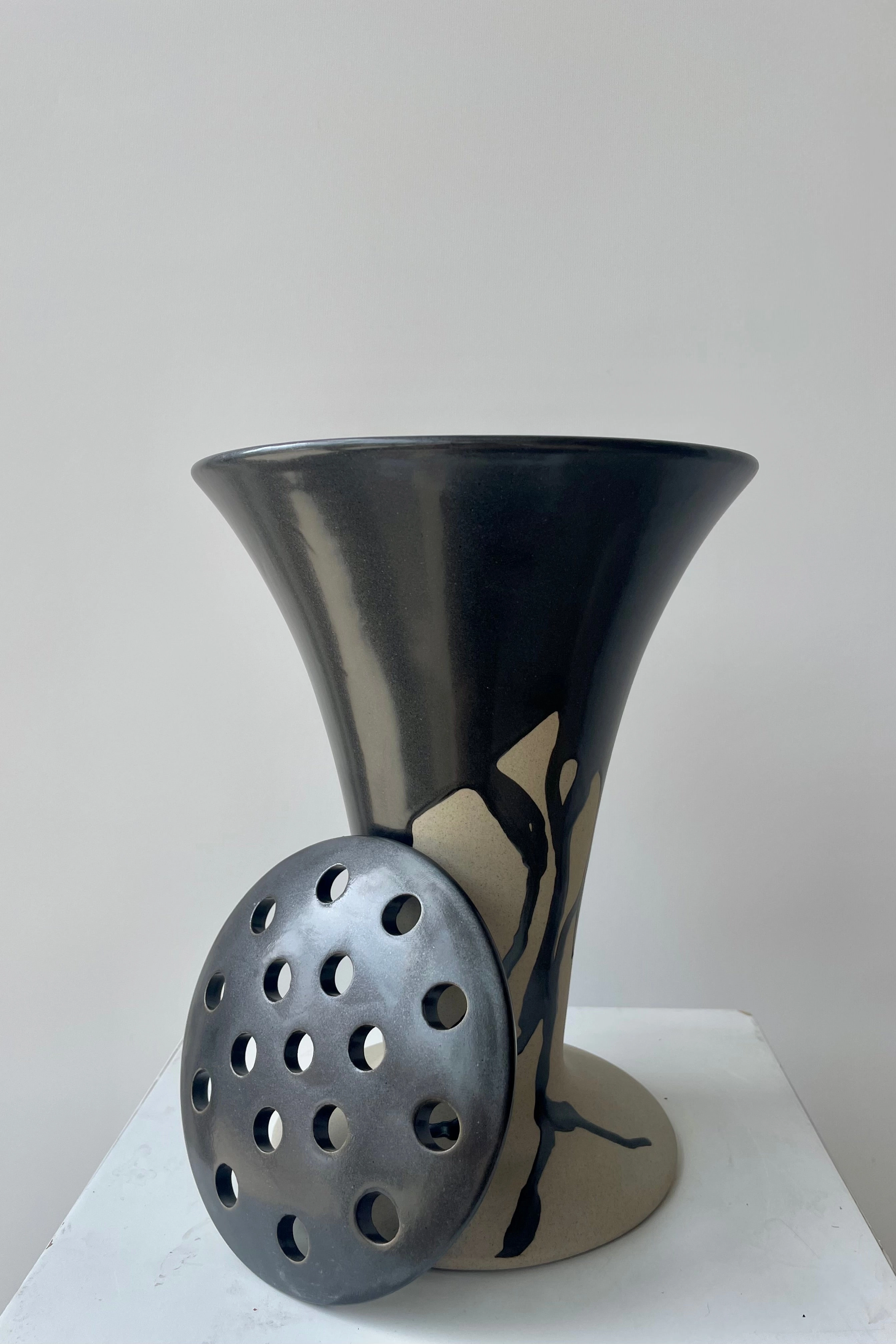 Flores Vase Sand/Black