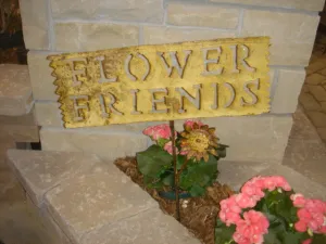 FLOWER FRIENDS W/ SM. FLOWER decorative plants  