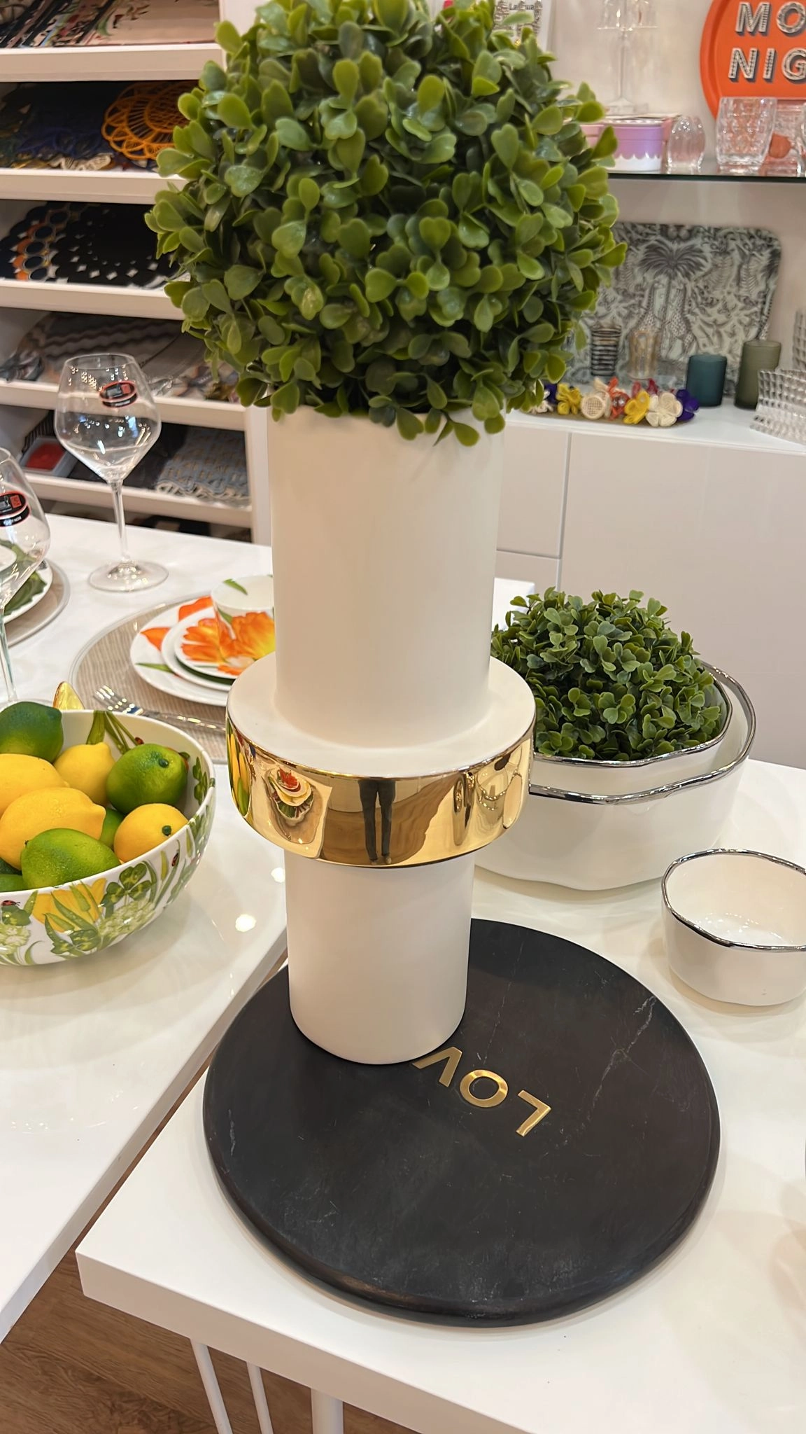 Gold Ring - Vase Mid