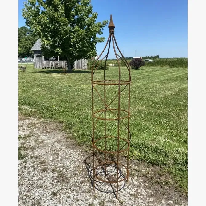 Graduated Sizes of Iron Heavy Round Obelisks with Cast