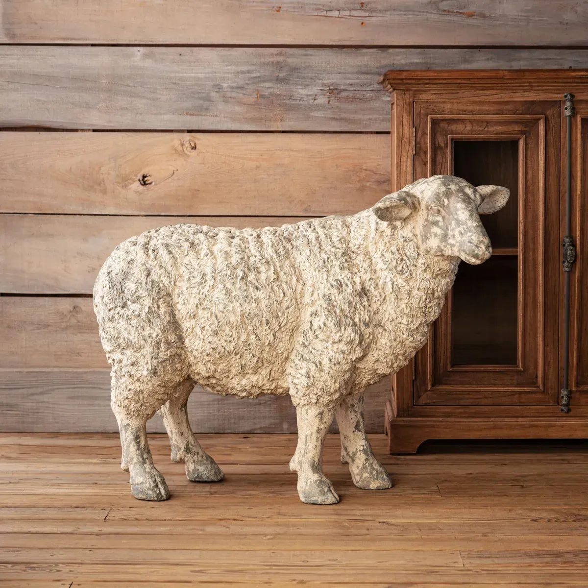 Grand Mouton Statue dried flowers  