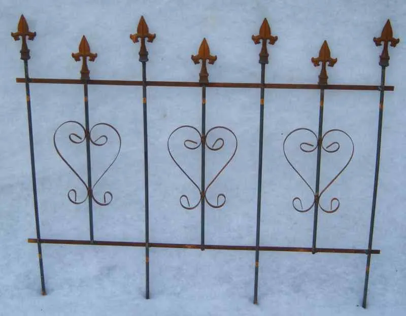 HEART FENCE decorative plants  