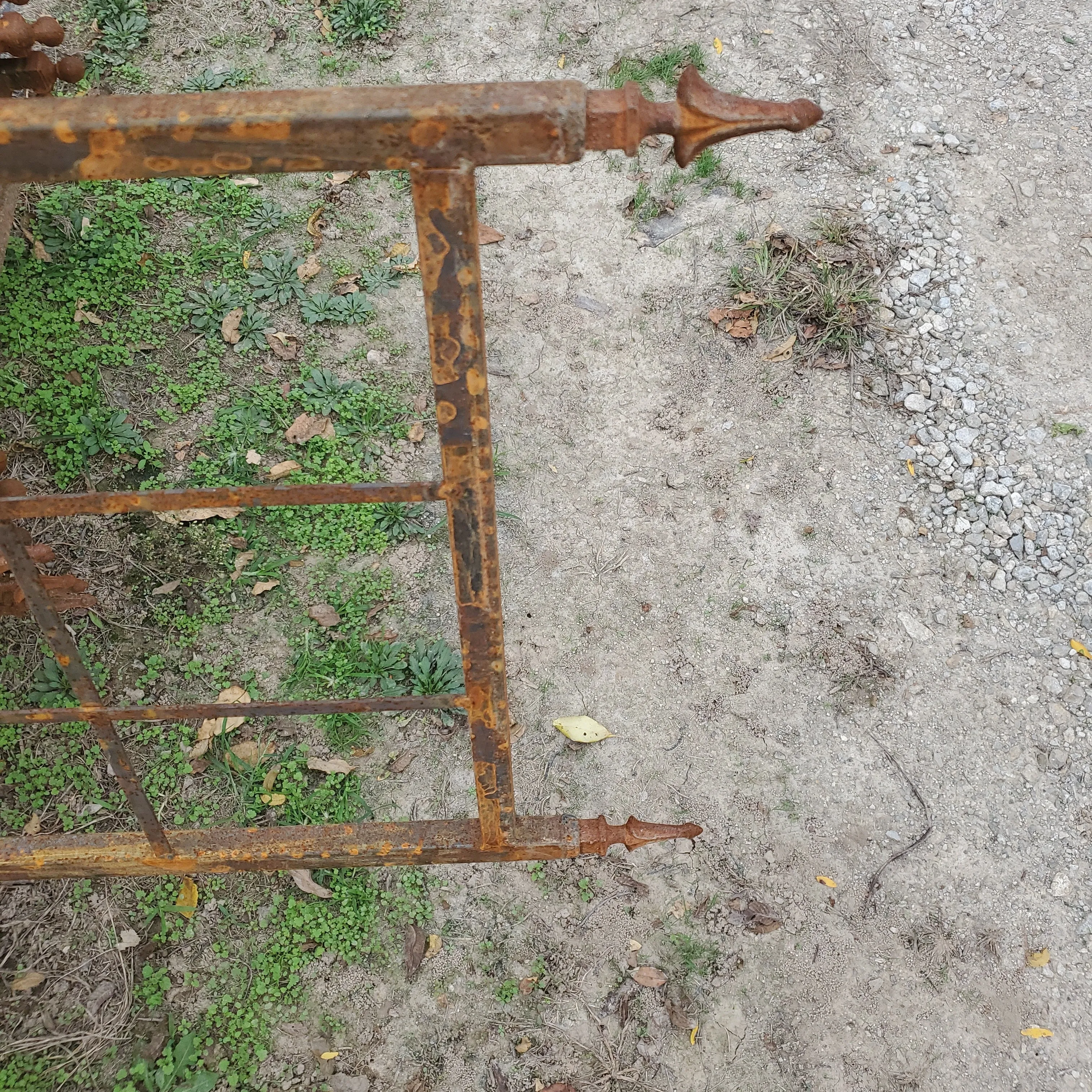 Heavy Mission Trellis with Finials with Stakes