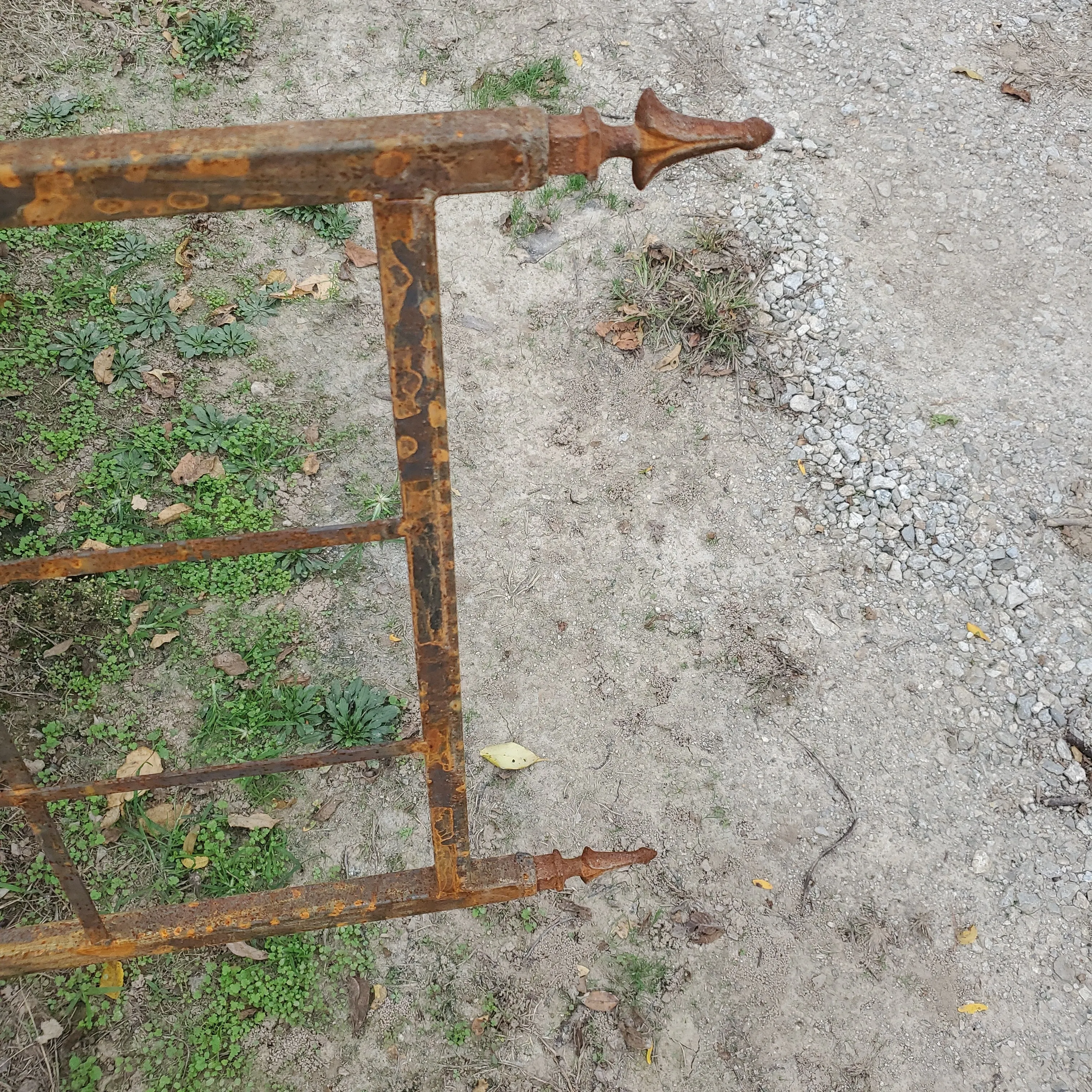 Heavy Mission Trellis with Finials with Stakes