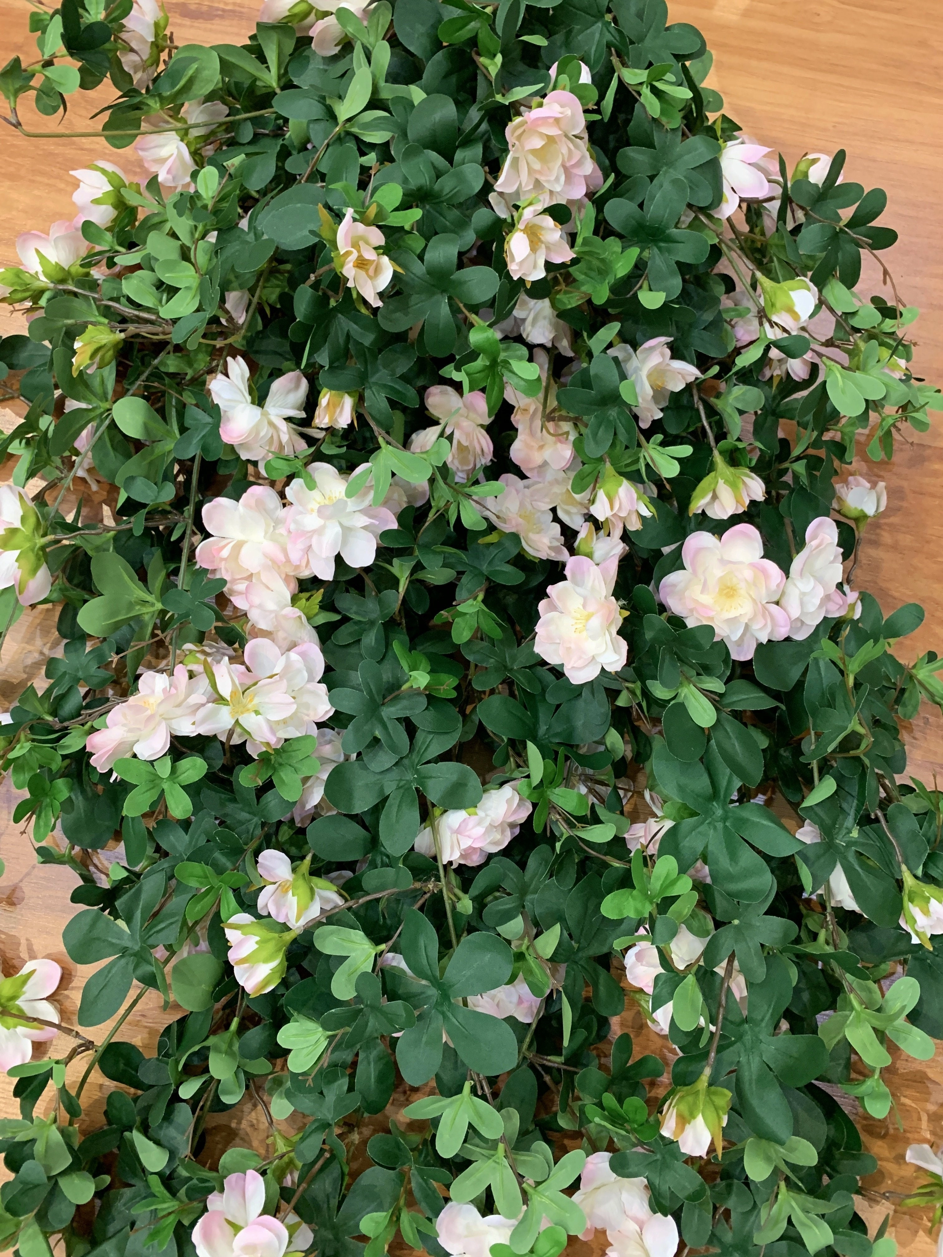 HP0071 Trailing Camellia Bunch 180cm Light Pink / White