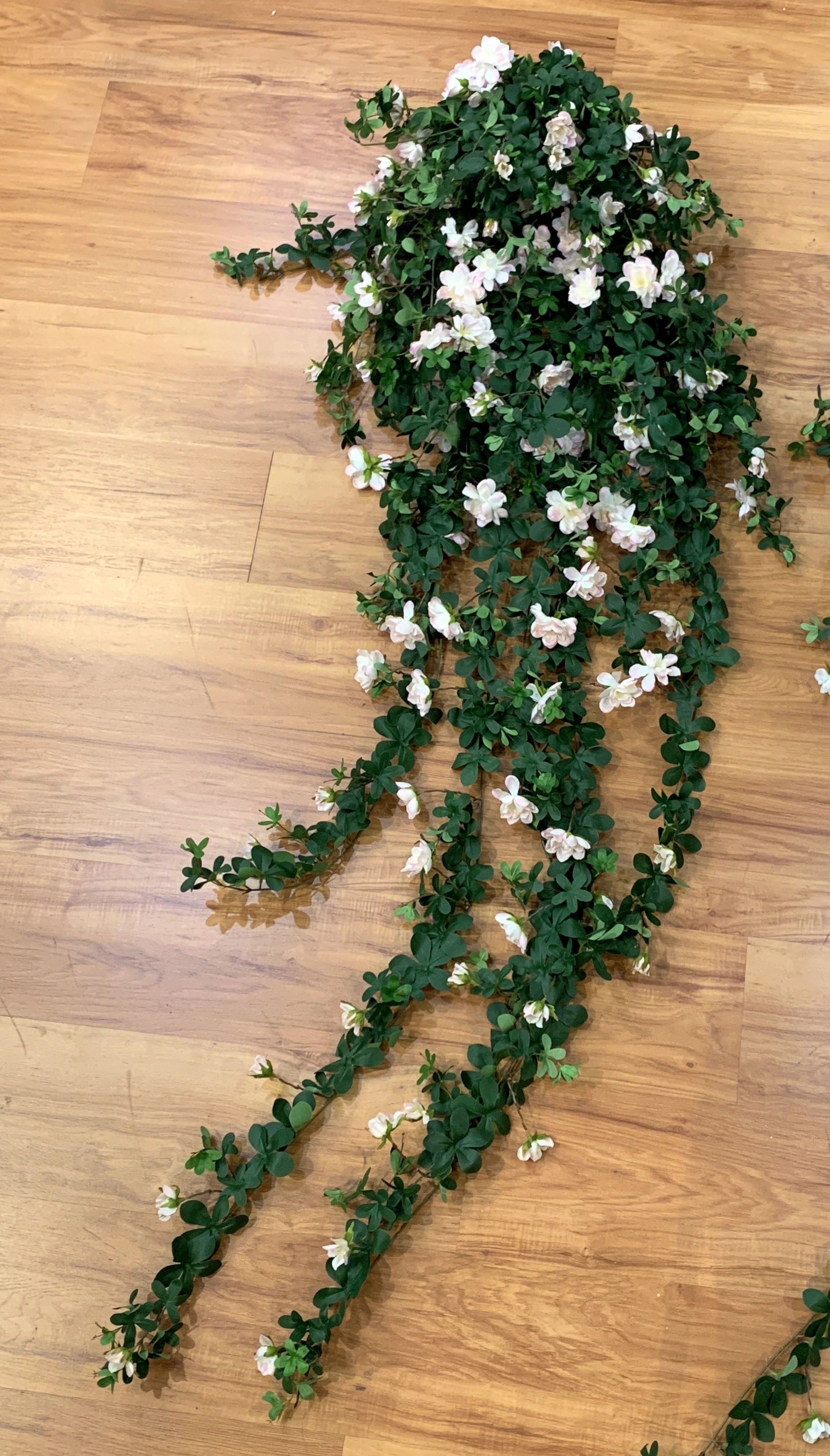 HP0071 Trailing Camellia Bunch 180cm Light Pink / White