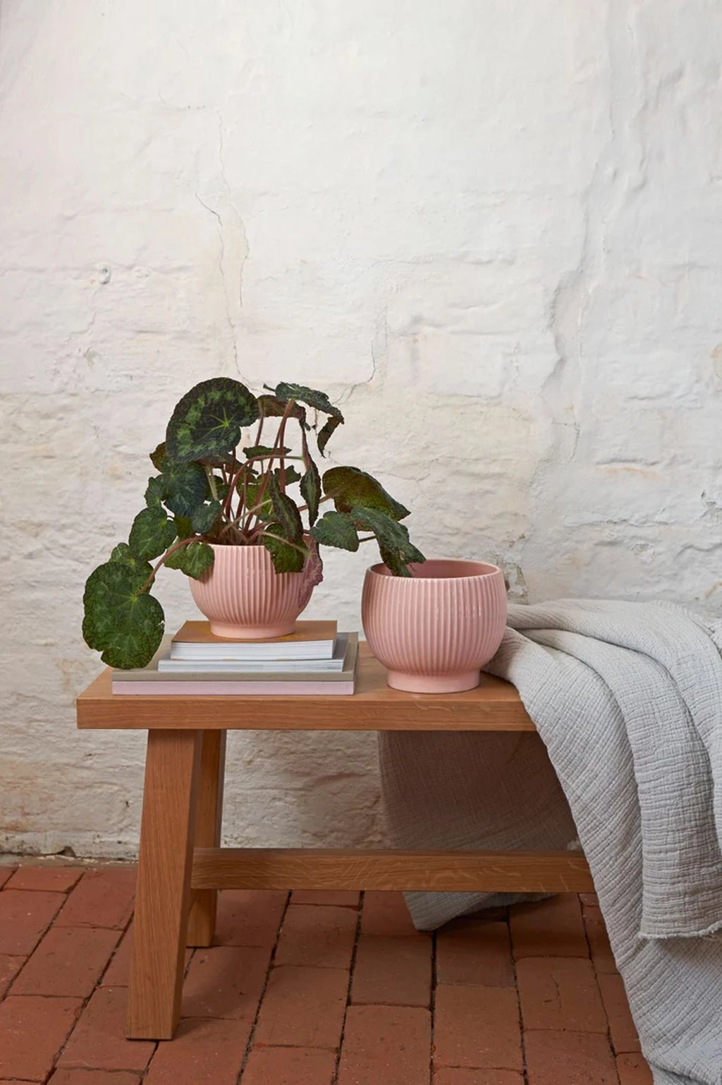 Knabstrup Keramik Flowerpot With Wheels ? 14.5 Cm, Pink