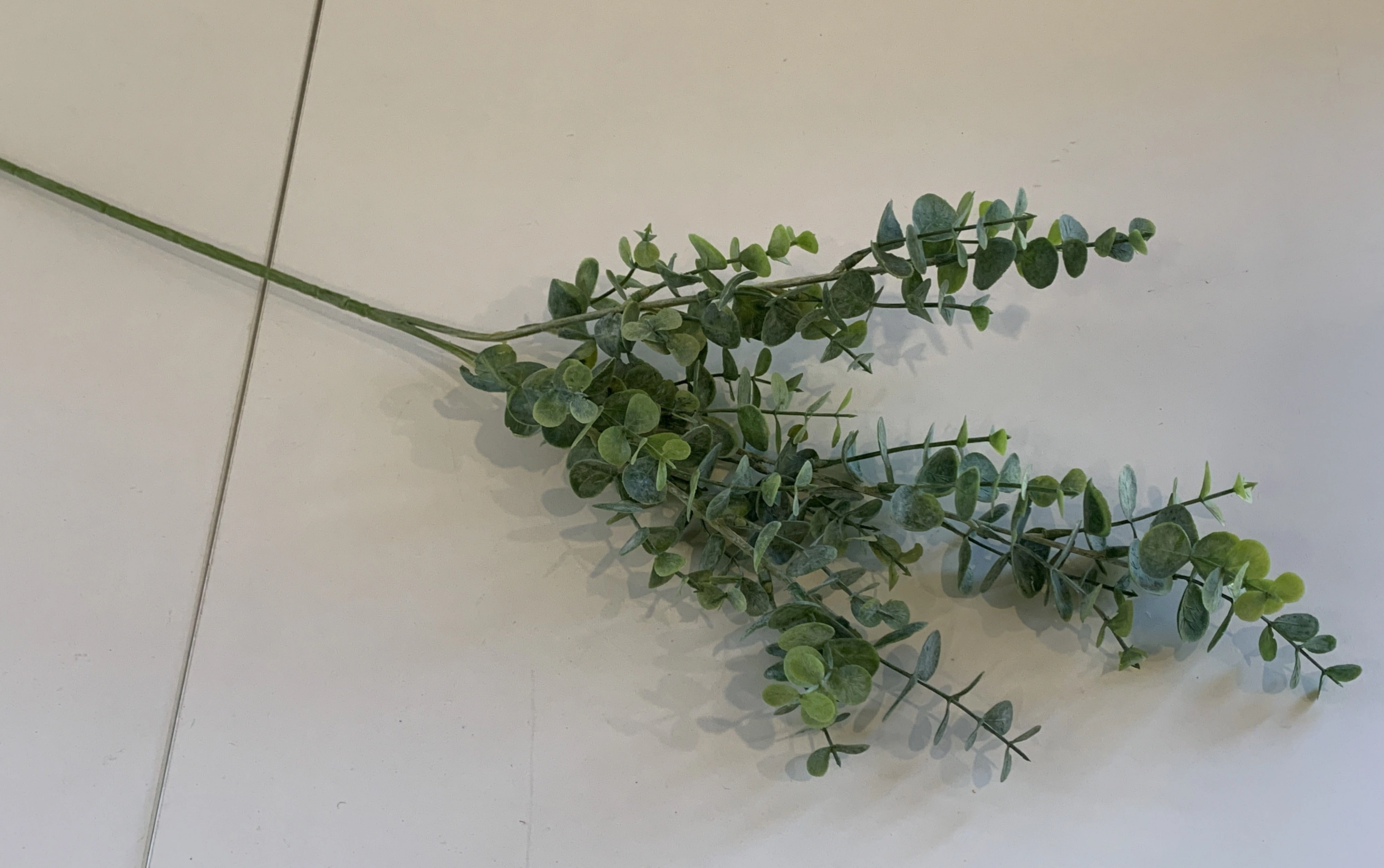 LEA0078 Eucalyptus Spray 67cm 2 Styles