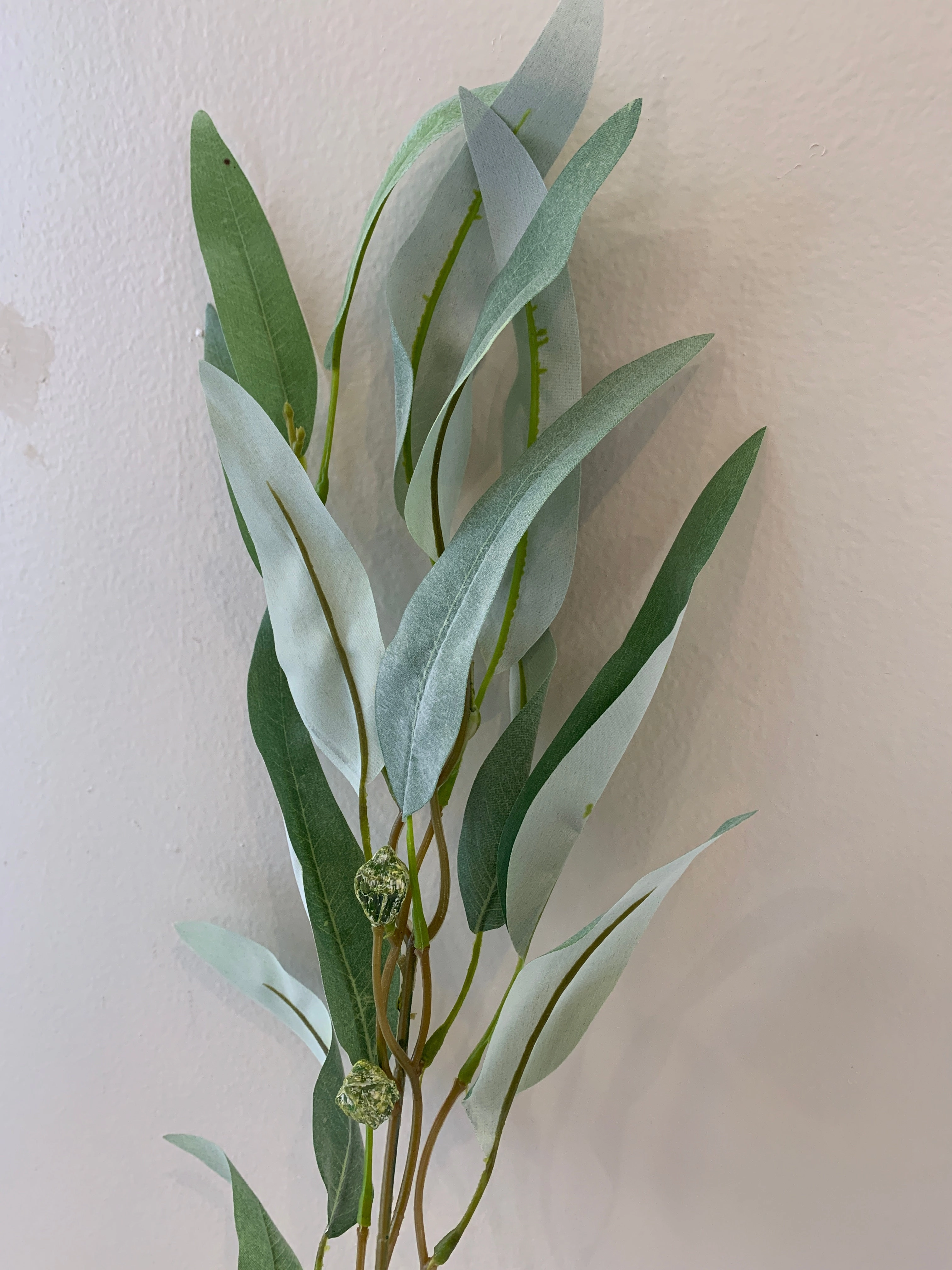LEA0088 Gum Blossom / Eucalyptus Foliage 73cm Grey
